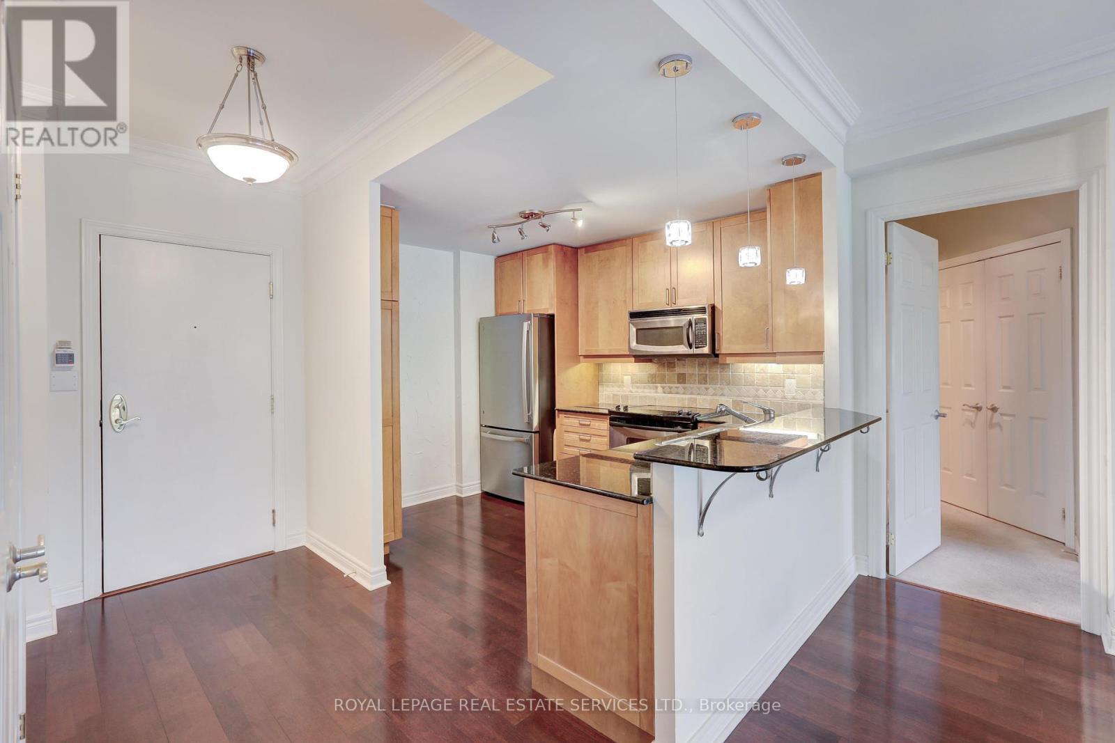 












303 - 3085 BLOOR STREET W

,
Toronto,




Ontario
M8X1C8

