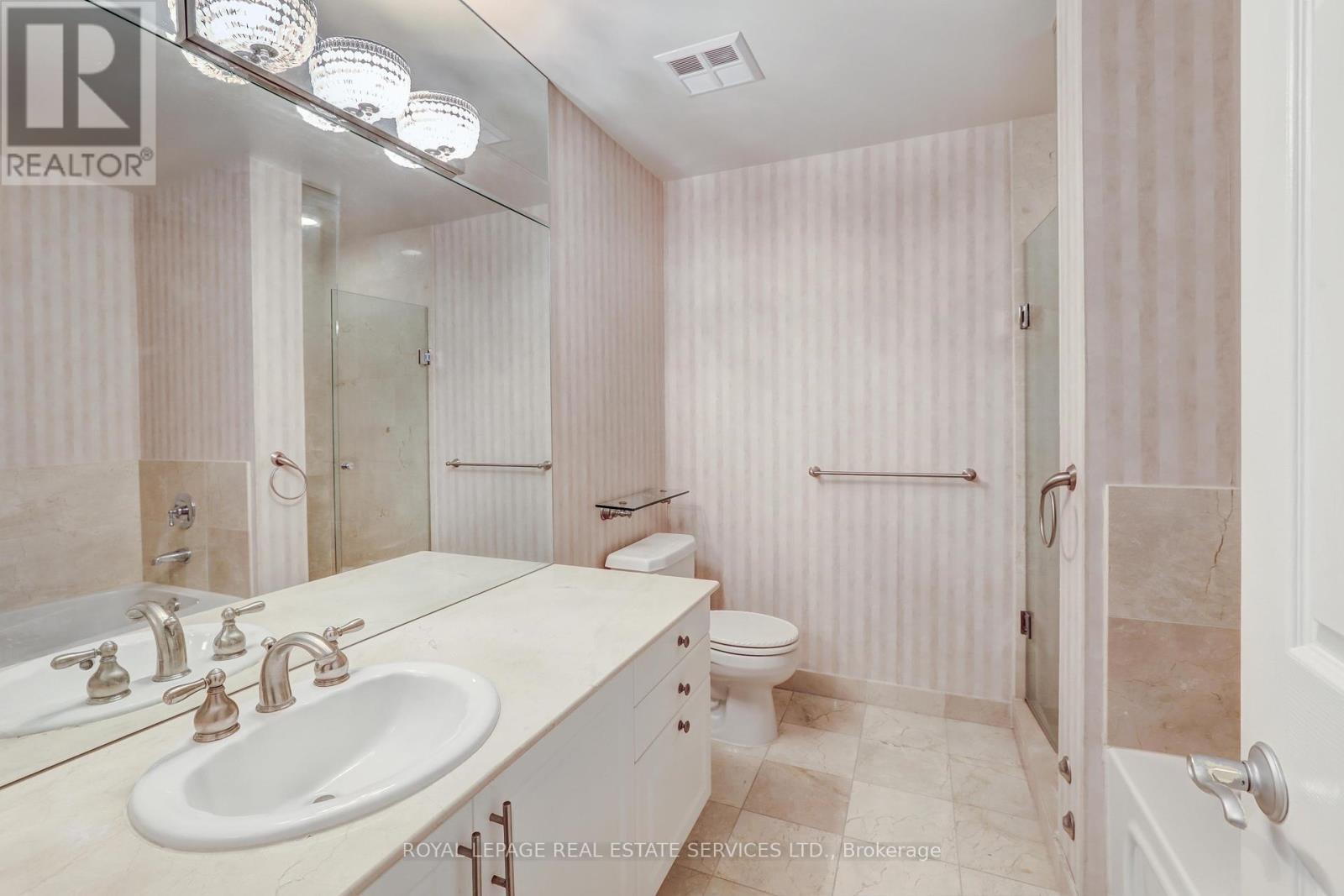












303 - 3085 BLOOR STREET W

,
Toronto,




Ontario
M8X1C8

