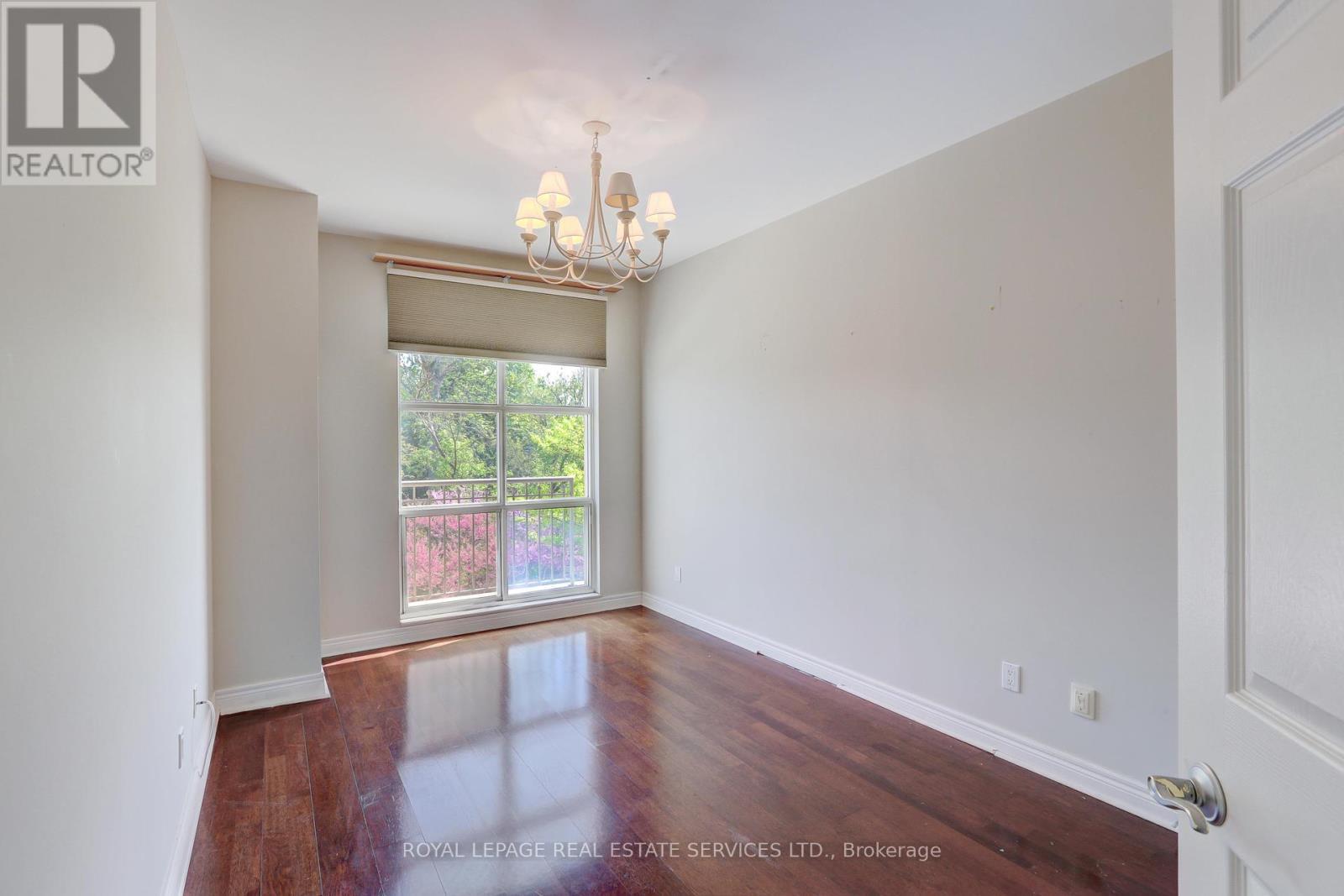 












303 - 3085 BLOOR STREET W

,
Toronto,




Ontario
M8X1C8

