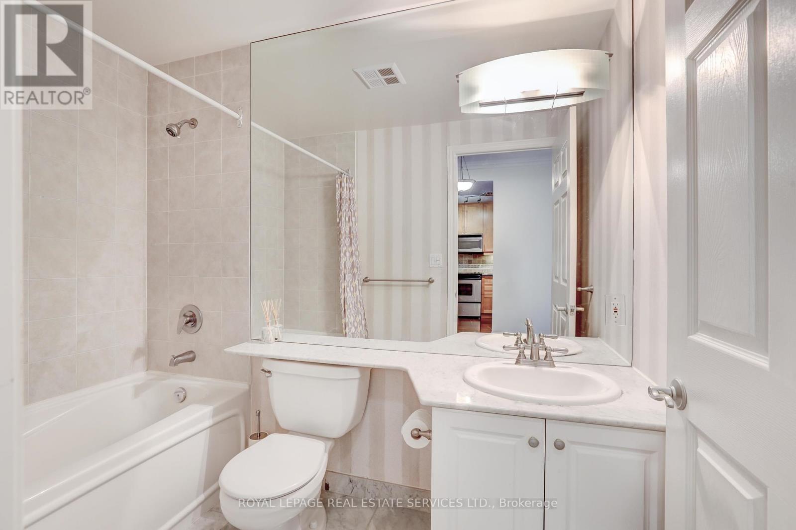 












303 - 3085 BLOOR STREET W

,
Toronto,




Ontario
M8X1C8

