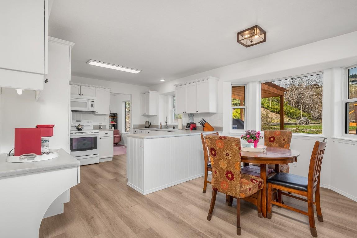 









6733


Foothills

Drive,
Vernon,




BC
V1B 2Y2

