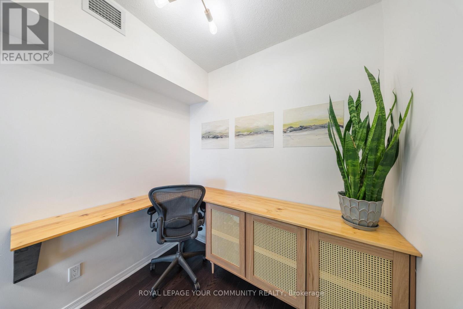 












2101 - 15 LEGION ROAD

,
Toronto,




Ontario
M8V0A9


