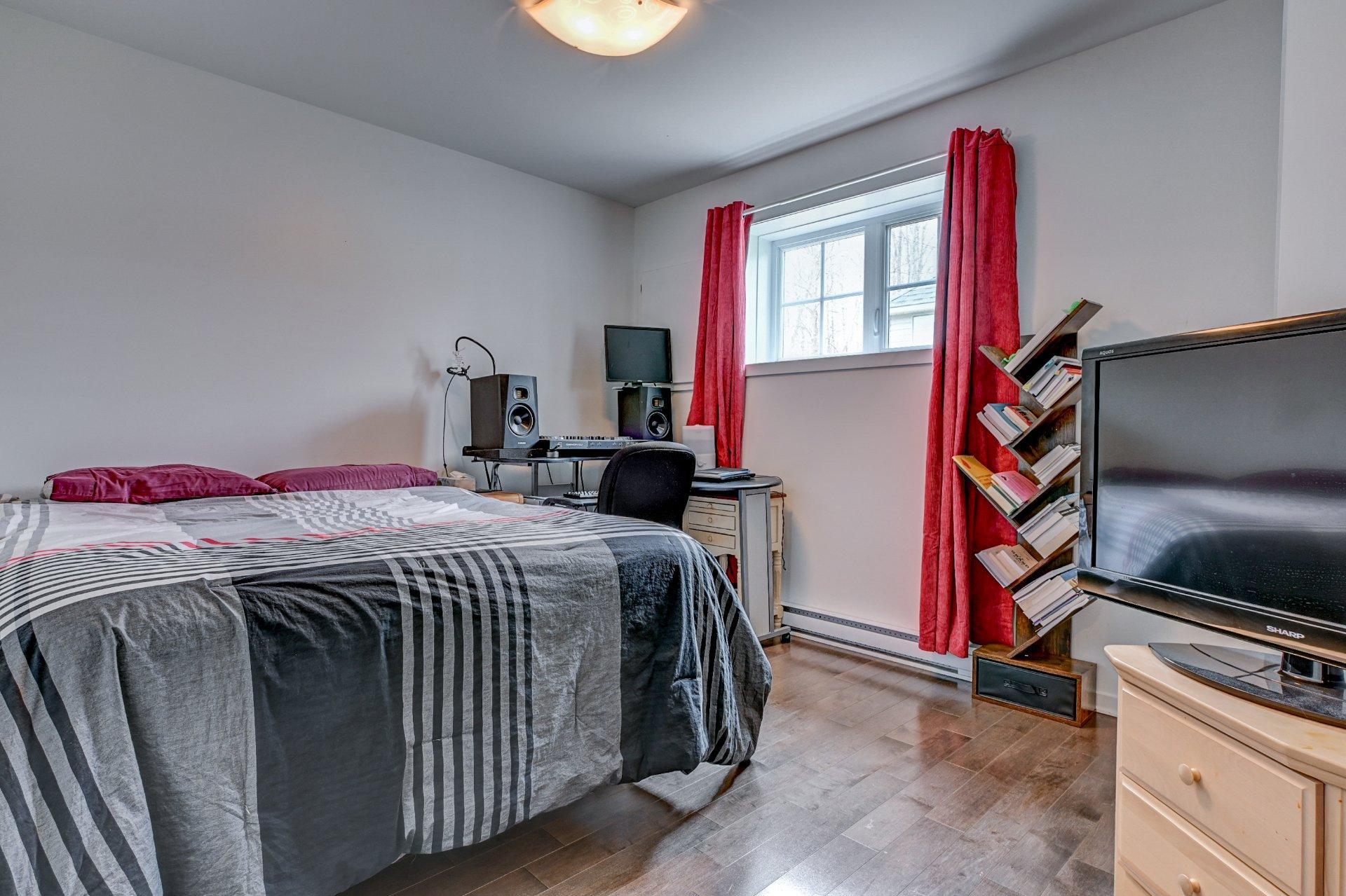 









9685


Rue Yvon-Paiement

,
Mirabel,




QC
J7N0M4

