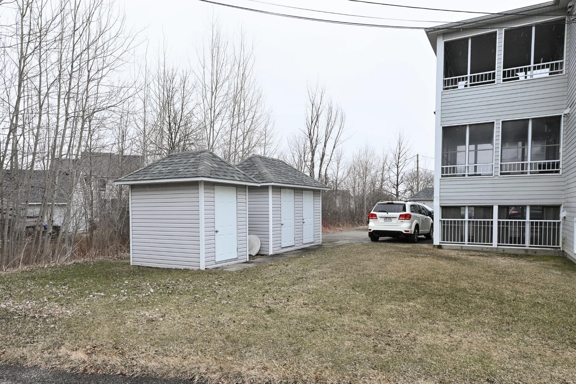 









9685


Rue Yvon-Paiement

,
Mirabel,




QC
J7N0M4

