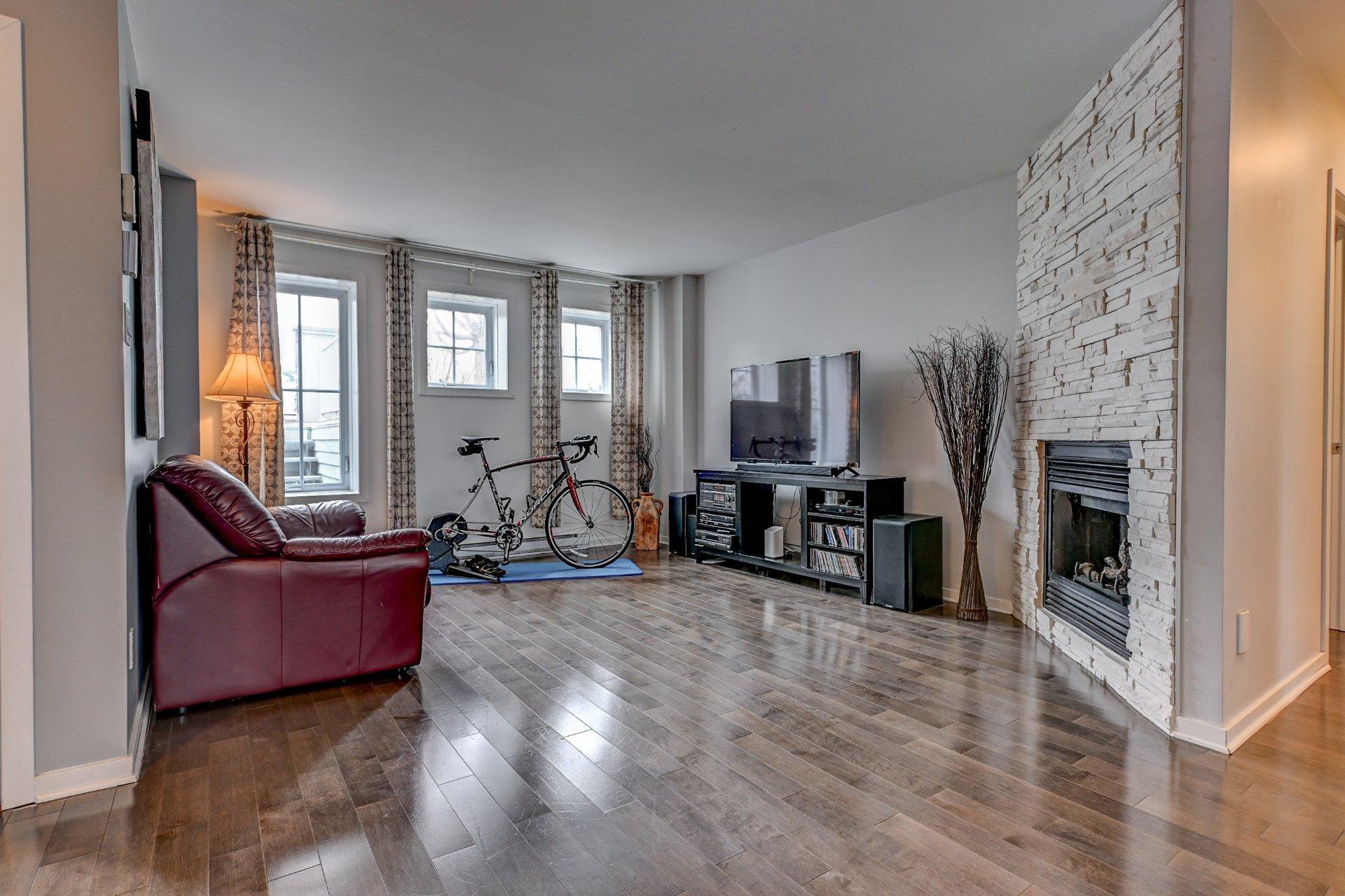 









9685


Rue Yvon-Paiement

,
Mirabel,




QC
J7N0M4

