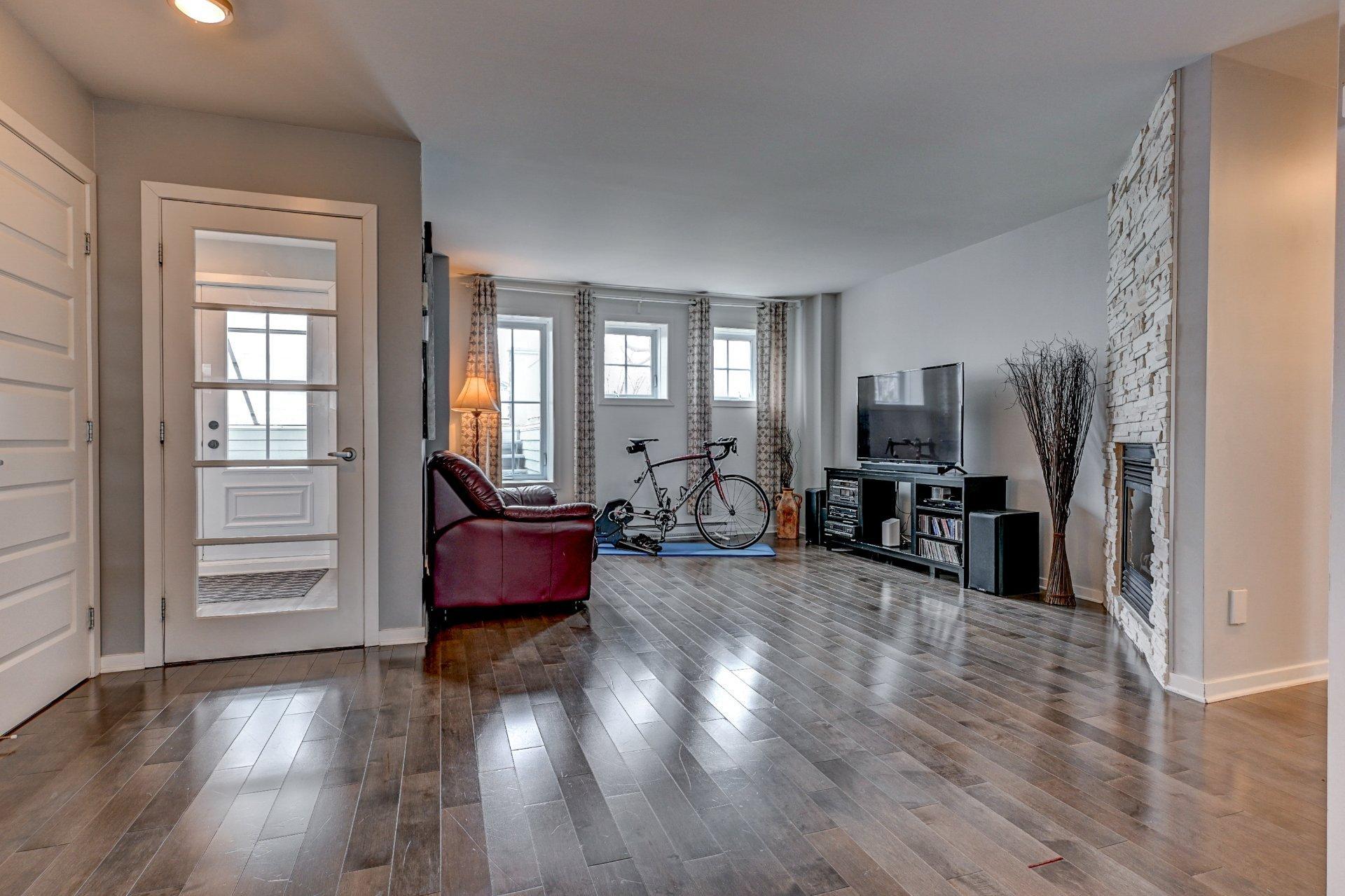 









9685


Rue Yvon-Paiement

,
Mirabel,




QC
J7N0M4

