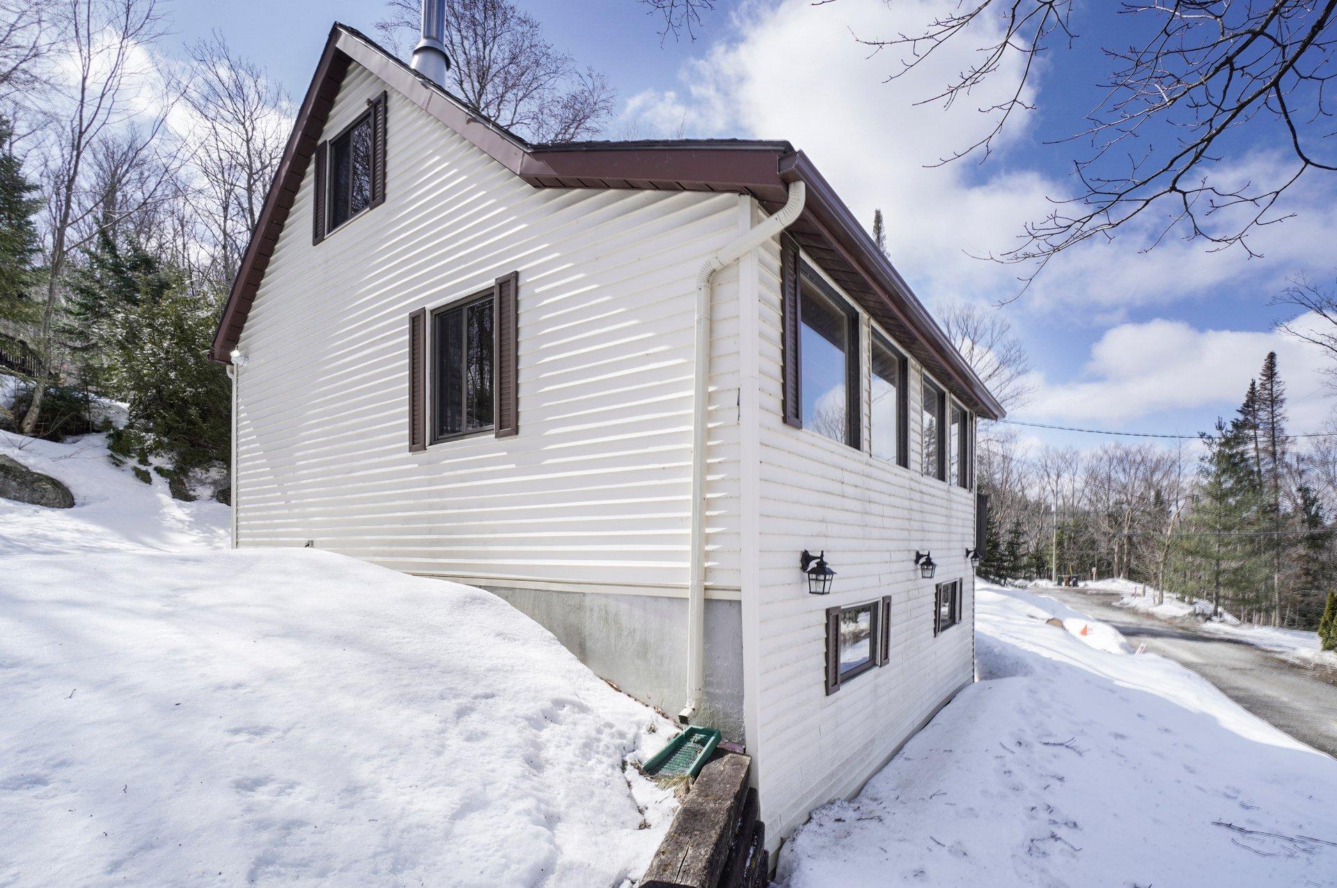 









331


Ch. St-Jean

,
Sainte-Agathe-des-Monts,




QC
J8C2Z7

