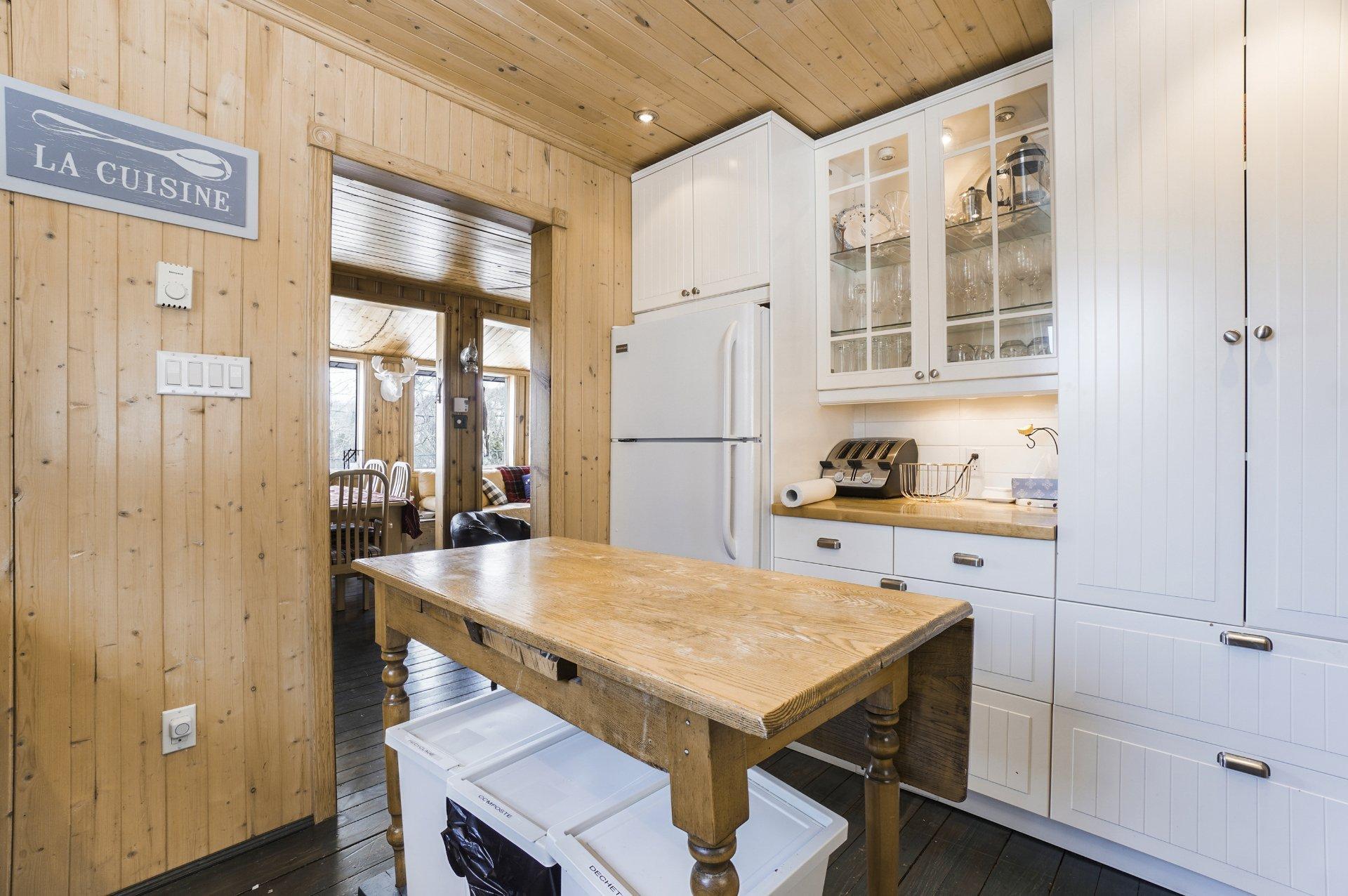 









331


Ch. St-Jean

,
Sainte-Agathe-des-Monts,




QC
J8C2Z7

