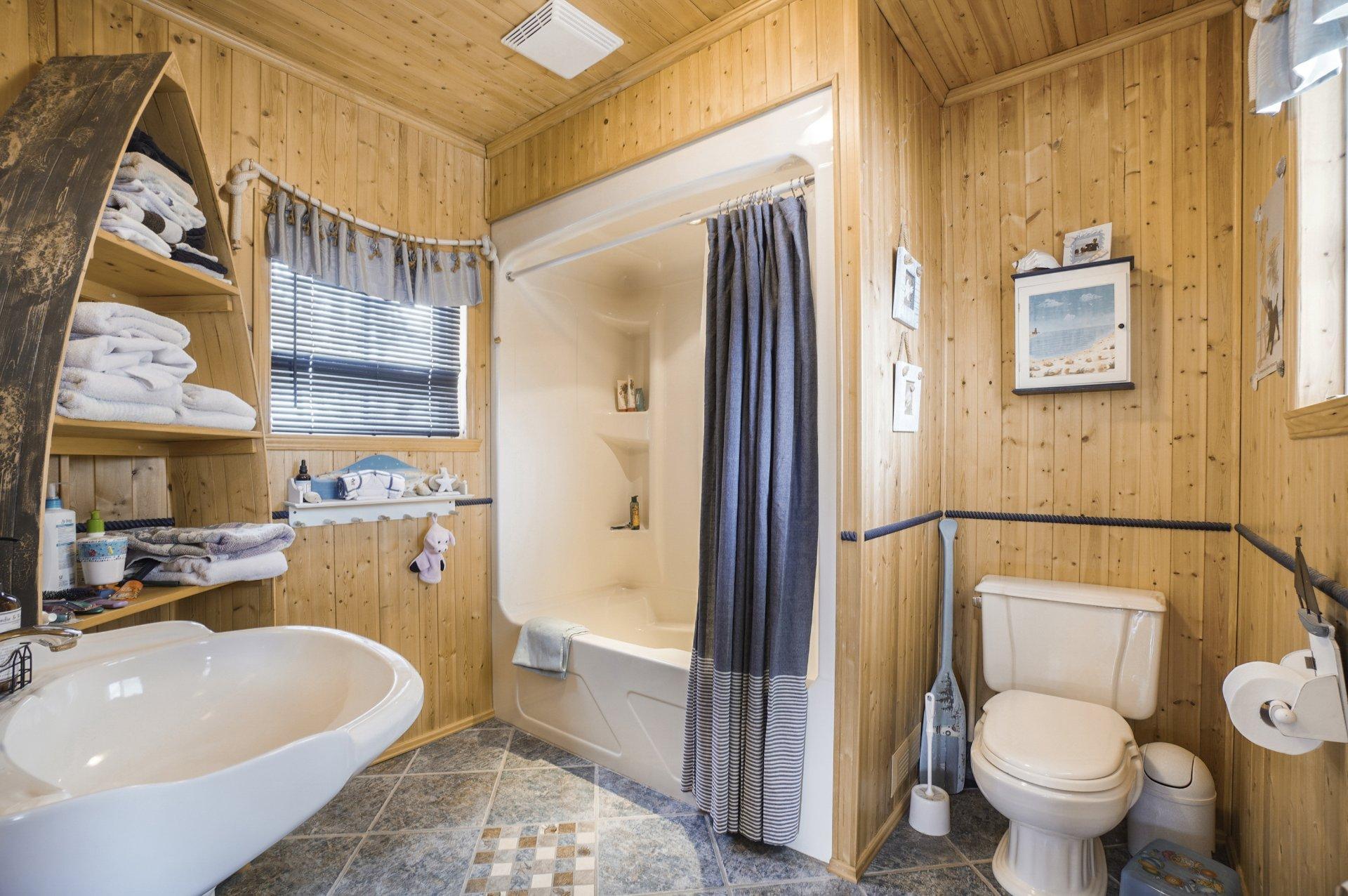 









331


Ch. St-Jean

,
Sainte-Agathe-des-Monts,




QC
J8C2Z7

