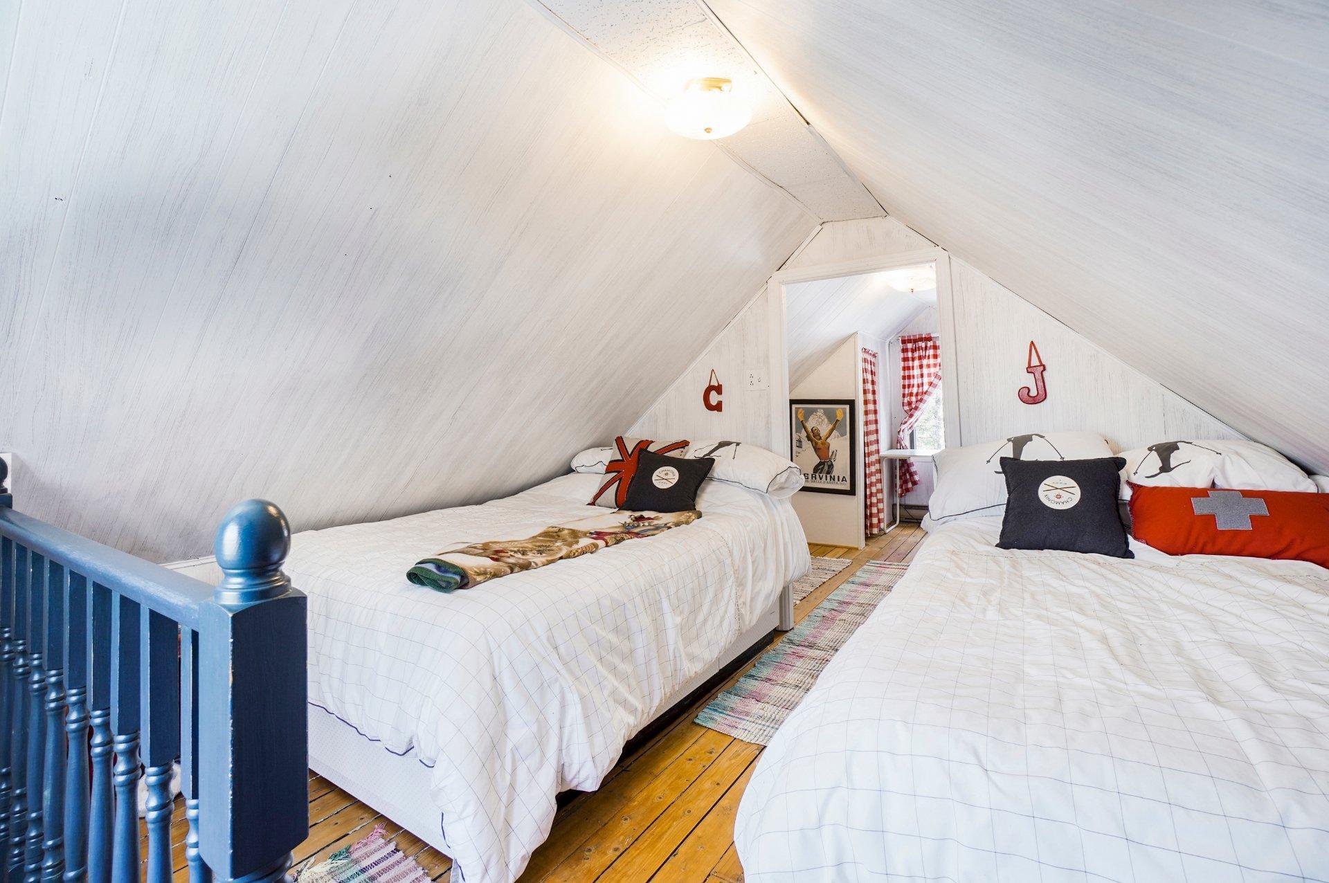 









331


Ch. St-Jean

,
Sainte-Agathe-des-Monts,




QC
J8C2Z7

