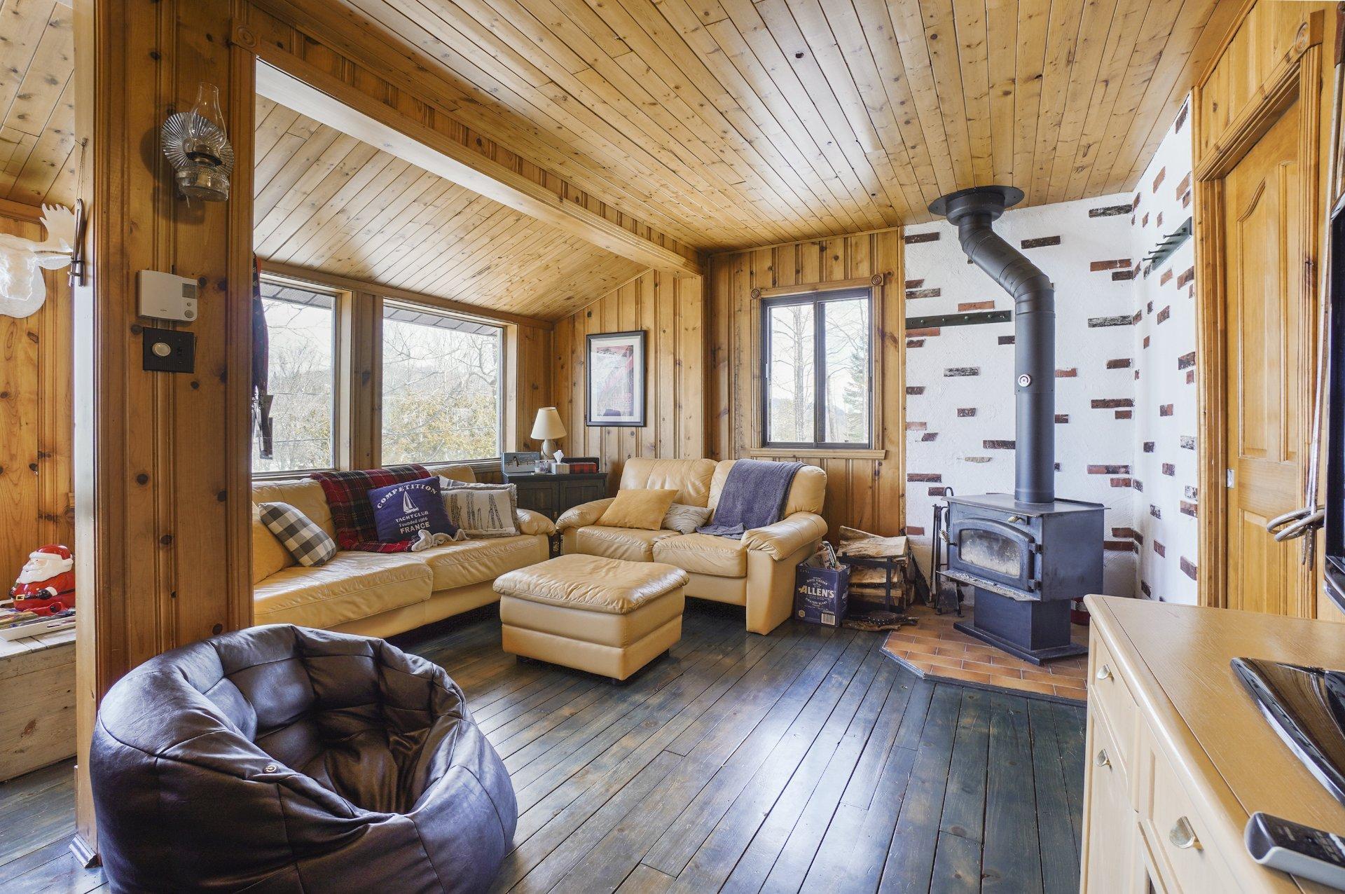 









331


Ch. St-Jean

,
Sainte-Agathe-des-Monts,




QC
J8C2Z7

