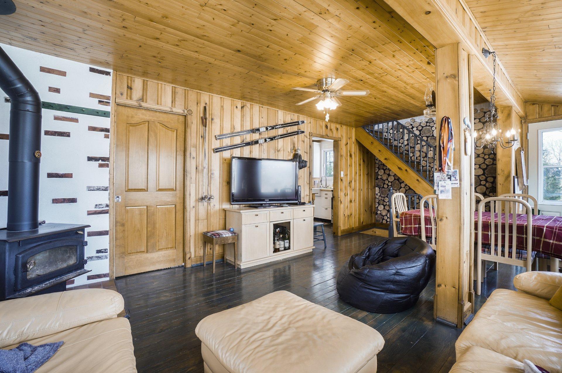 









331


Ch. St-Jean

,
Sainte-Agathe-des-Monts,




QC
J8C2Z7

