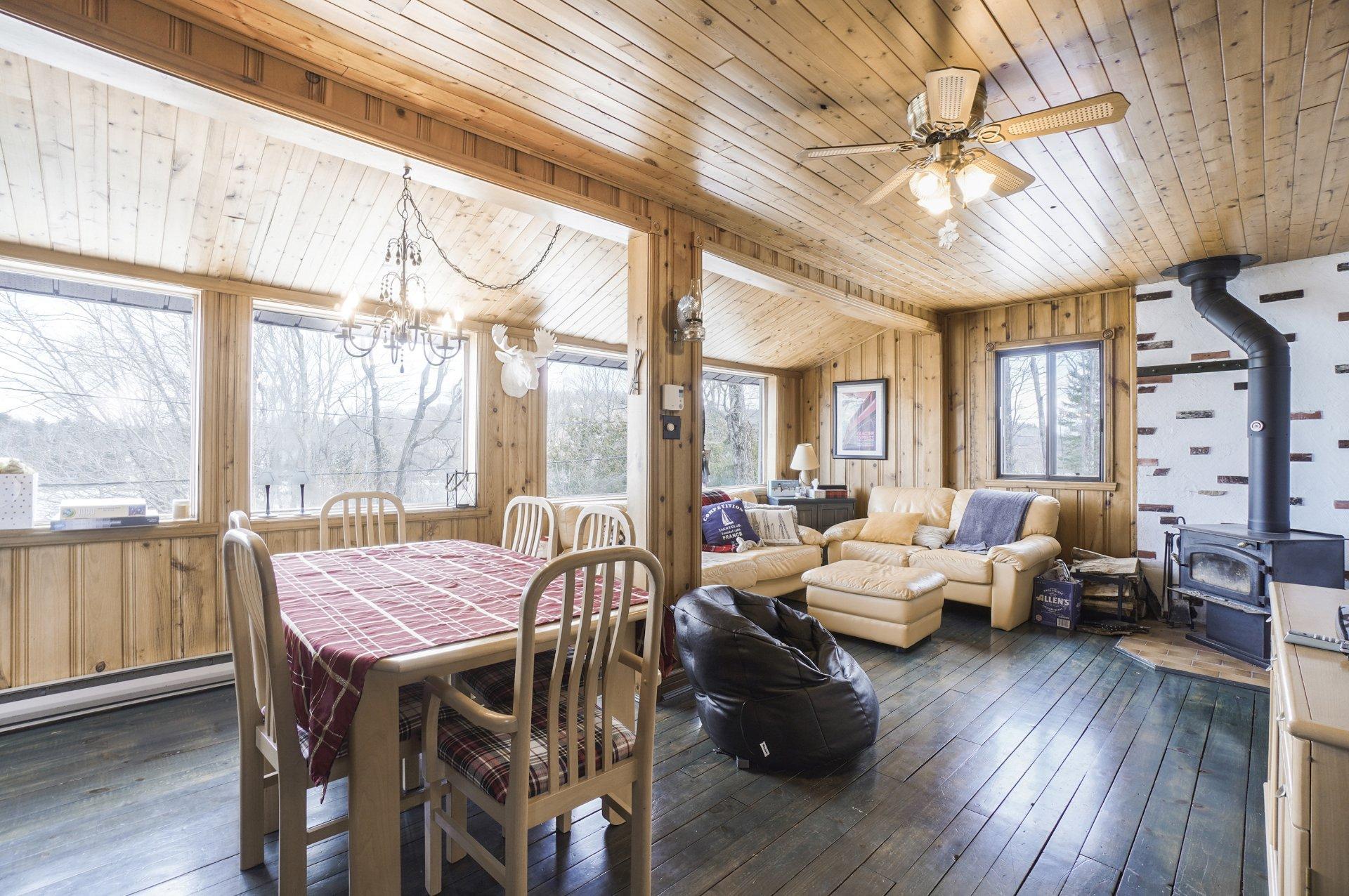 









331


Ch. St-Jean

,
Sainte-Agathe-des-Monts,




QC
J8C2Z7

