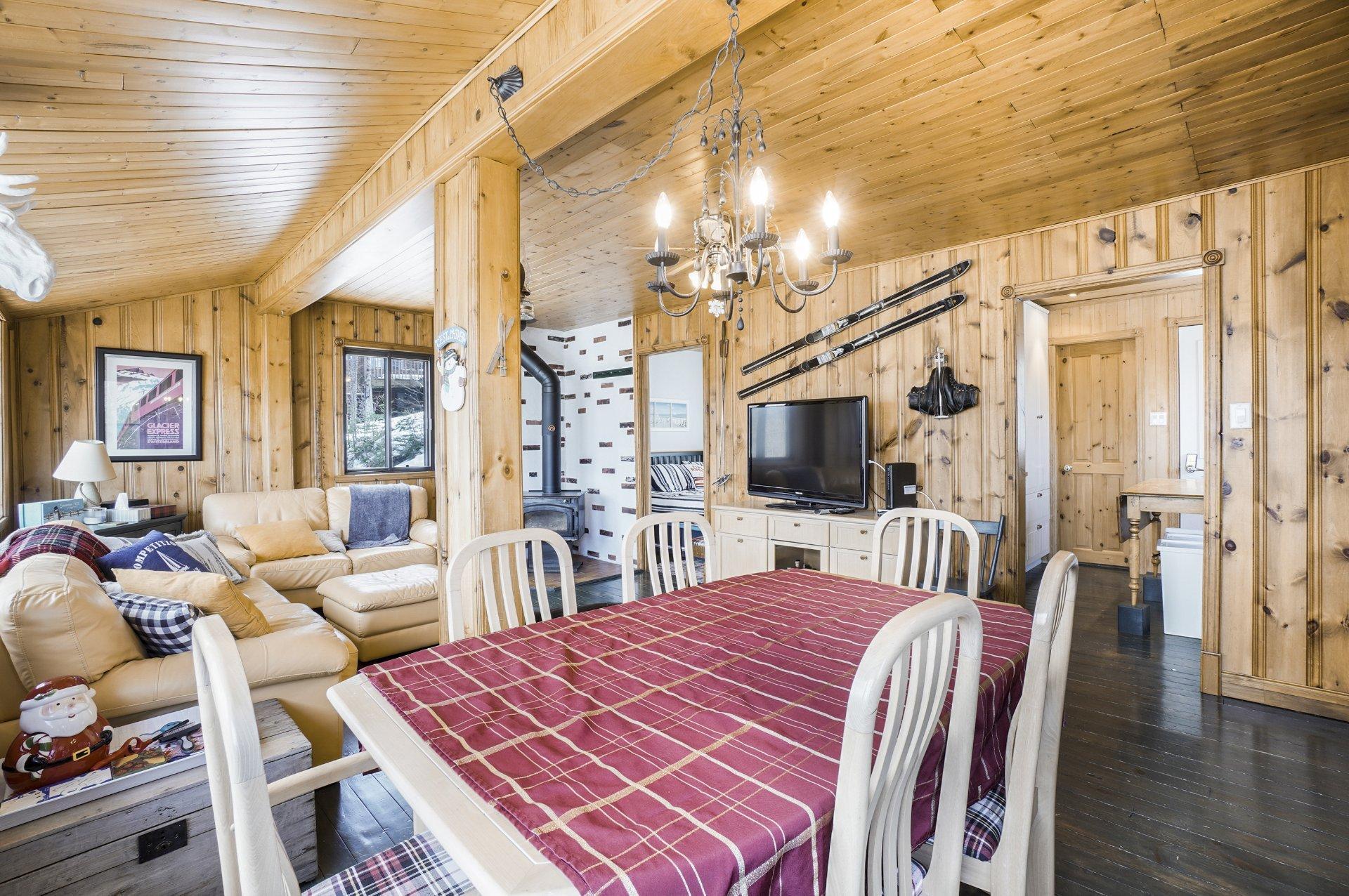 









331


Ch. St-Jean

,
Sainte-Agathe-des-Monts,




QC
J8C2Z7

