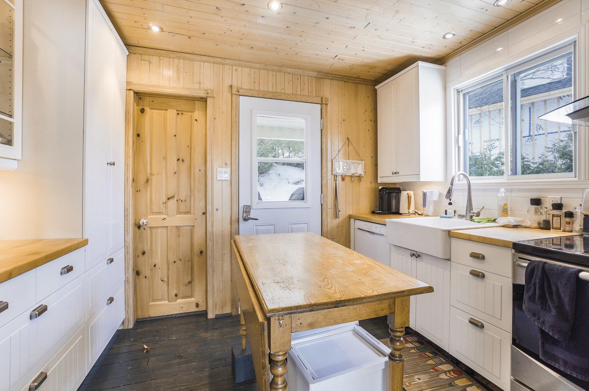 









331


Ch. St-Jean

,
Sainte-Agathe-des-Monts,




QC
J8C2Z7

