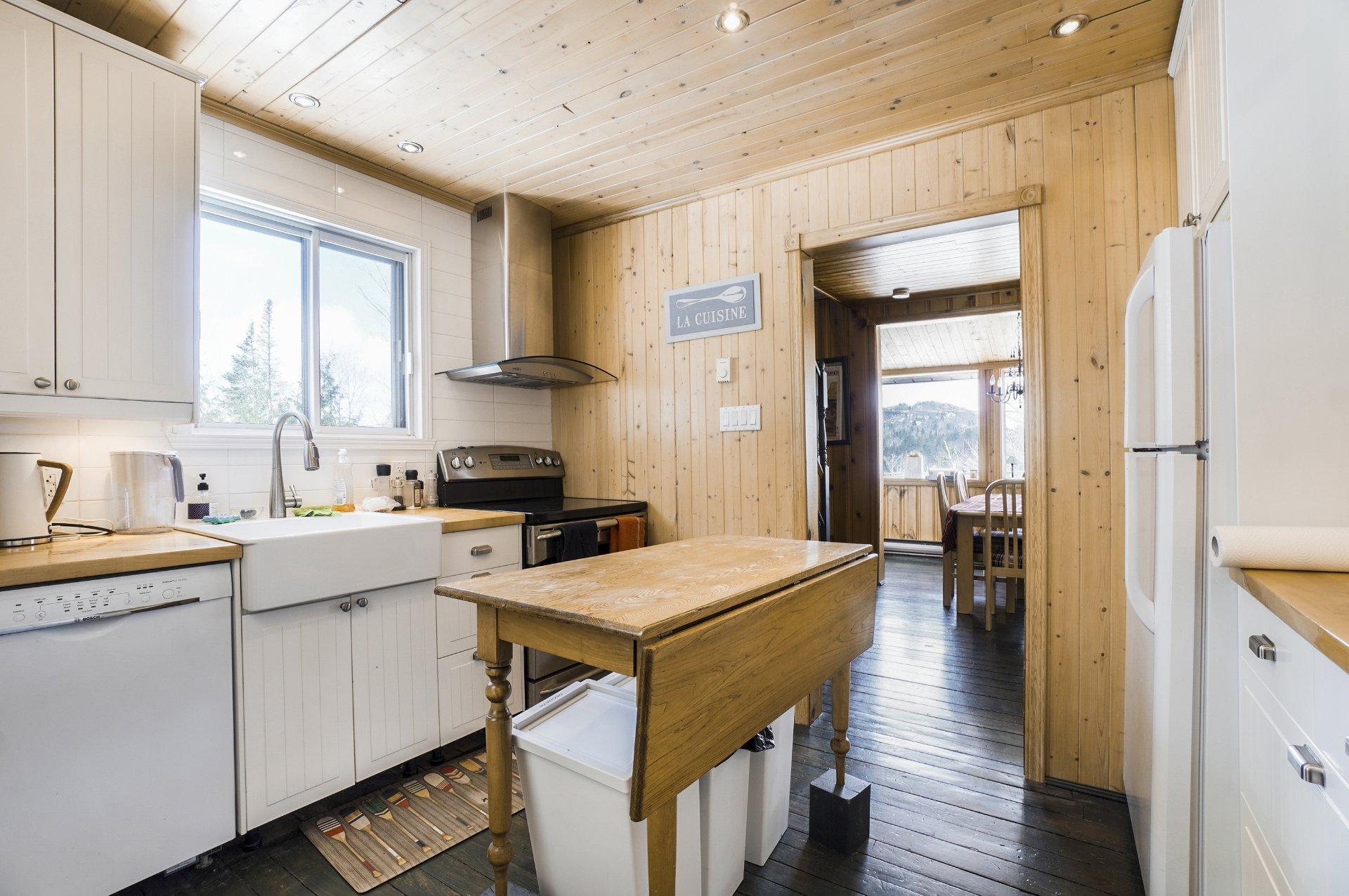 









331


Ch. St-Jean

,
Sainte-Agathe-des-Monts,




QC
J8C2Z7

