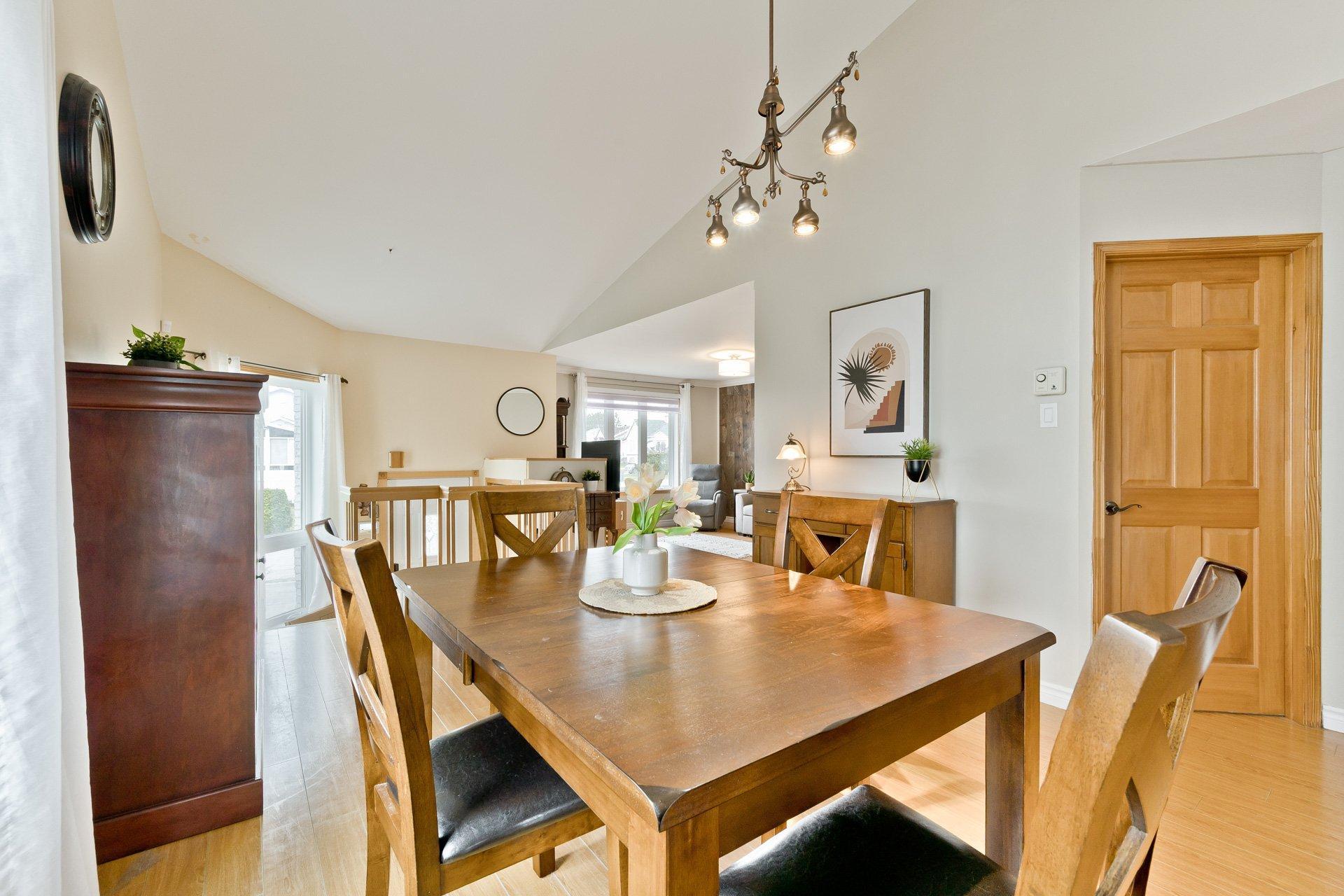 









632


Rue St-Matthieu

,
Sherbrooke (Brompton/Rock Forest/Saint-Élie/Deauville),




QC
J1R0T4

