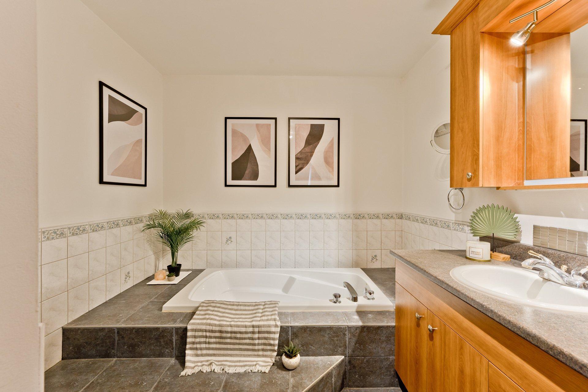 









632


Rue St-Matthieu

,
Sherbrooke (Brompton/Rock Forest/Saint-Élie/Deauville),




QC
J1R0T4

