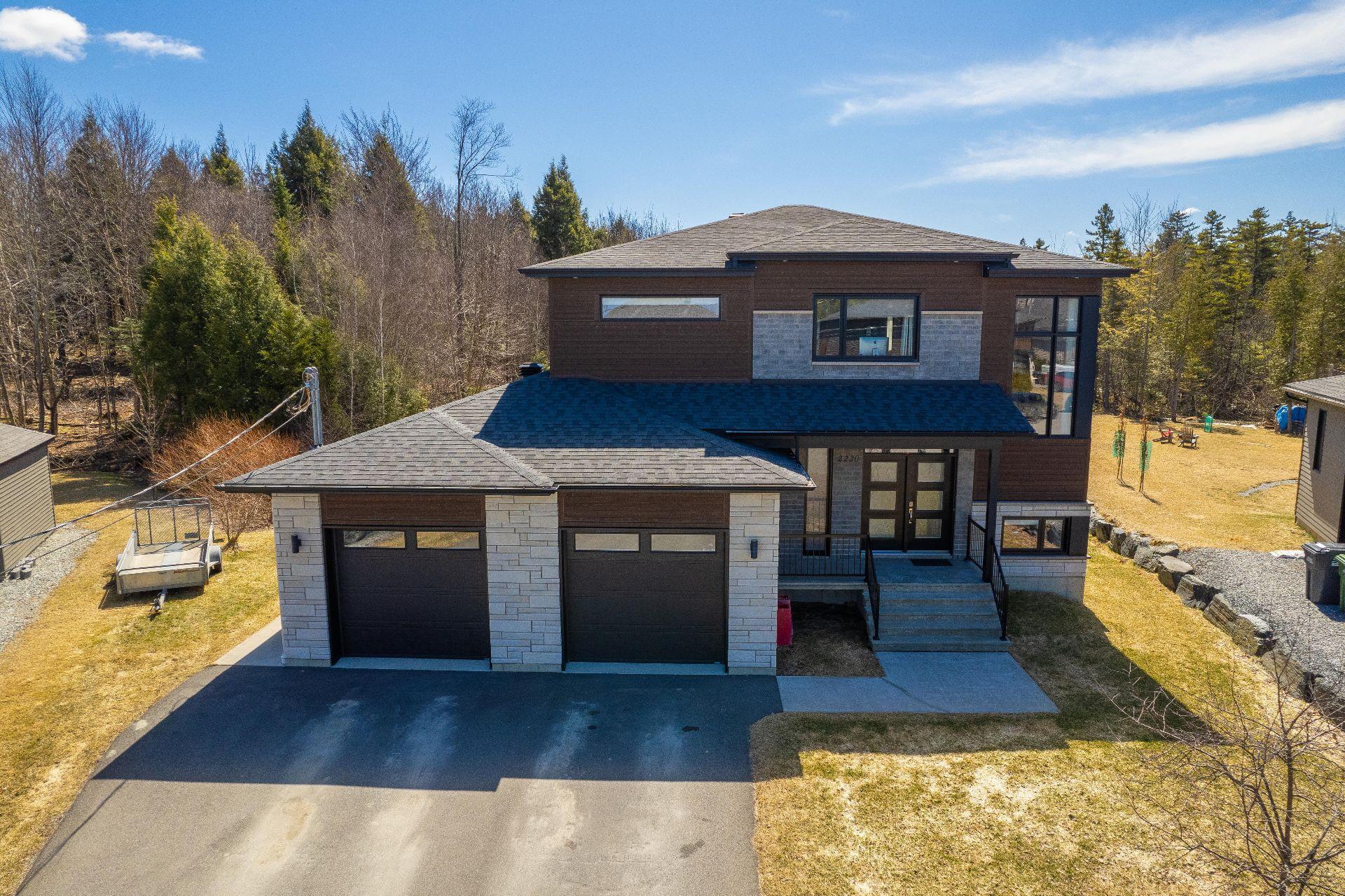 









2220


Rue des Épinettes

,
Sherbrooke (Fleurimont),




QC
J1G0E9

