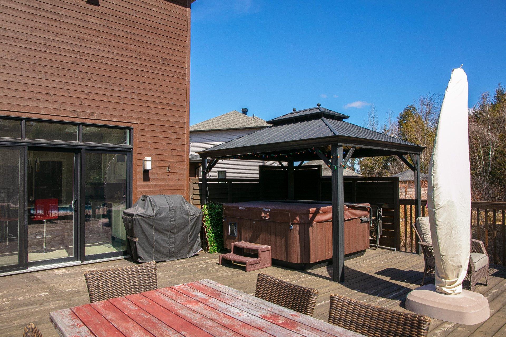 









2220


Rue des Épinettes

,
Sherbrooke (Fleurimont),




QC
J1G0E9

