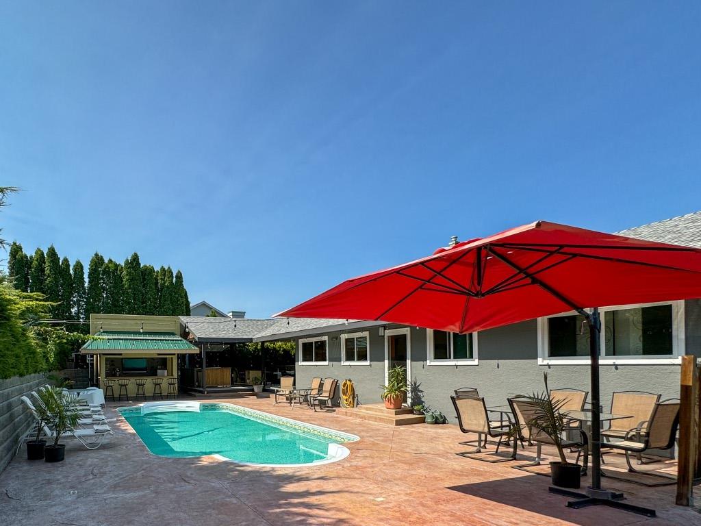 









4609


41st

Street,
Osoyoos,




BC
V0H 1V6

