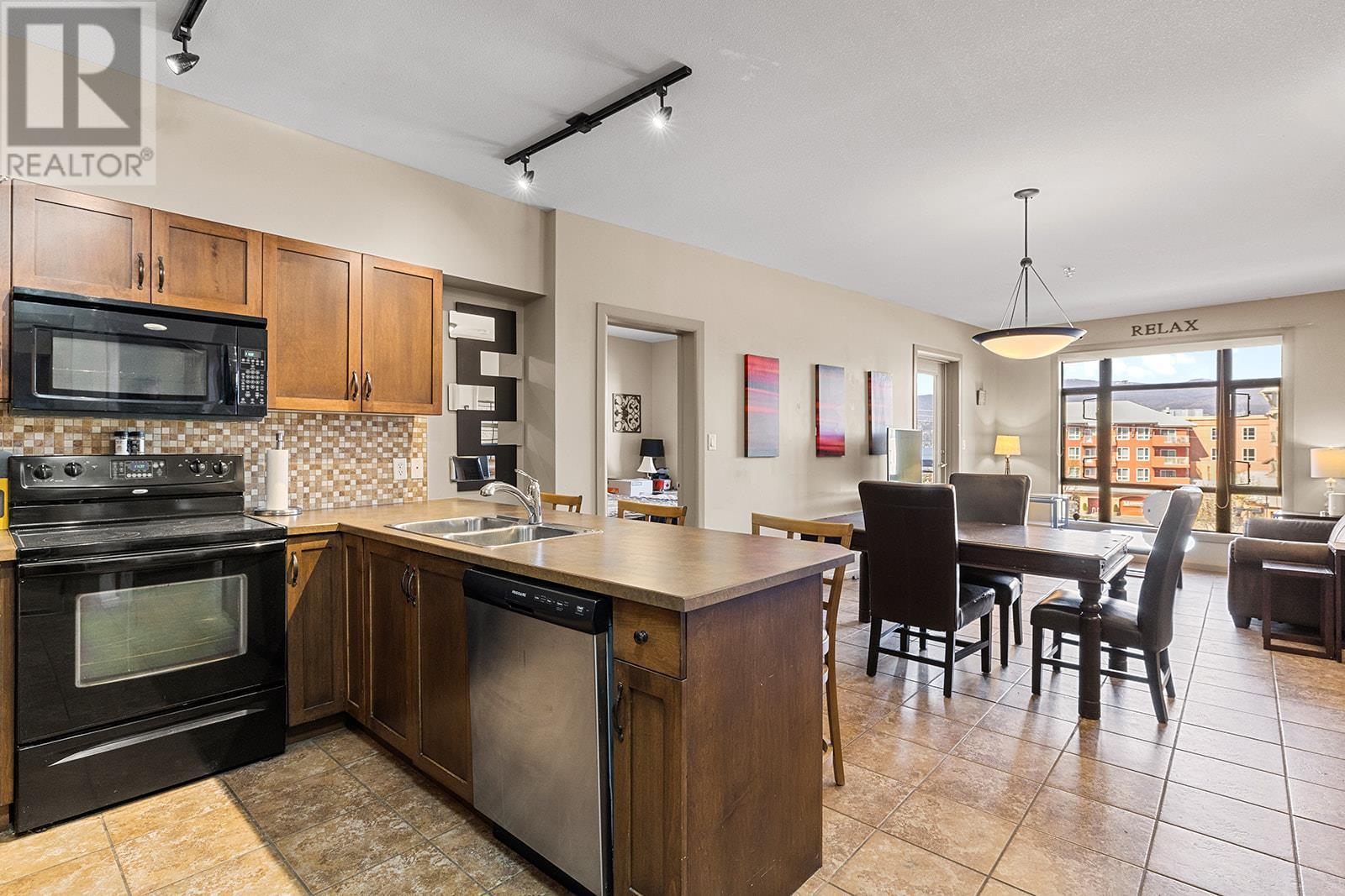 












654 Cook Road Unit# 414

,
Kelowna,




British Columbia
V1W3G7

