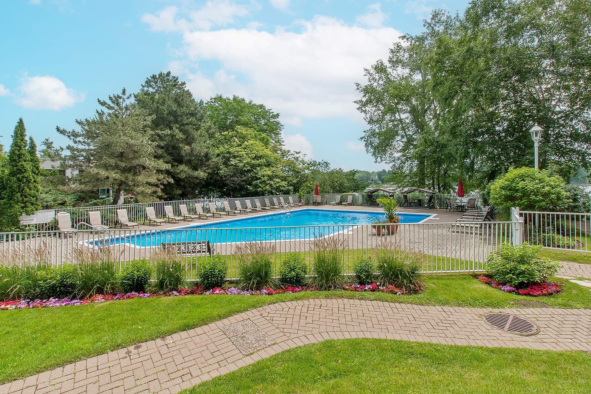 









4480


Prom. Paton

, 104,
Laval (Chomedey),




QC
H7W5E1

