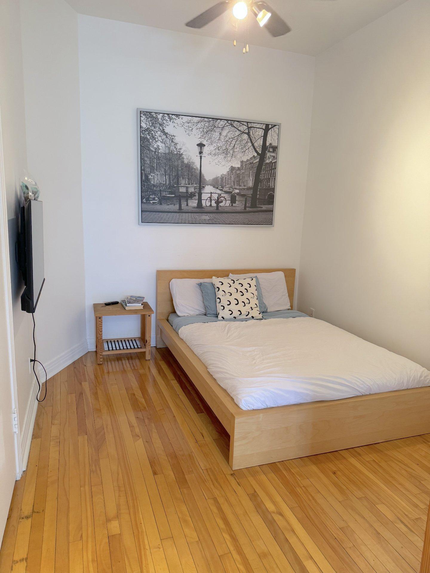 









4001


Rue St-Hubert

, 1,
Montréal (Le Plateau-Mont-Royal),




QC
H2L1B3

