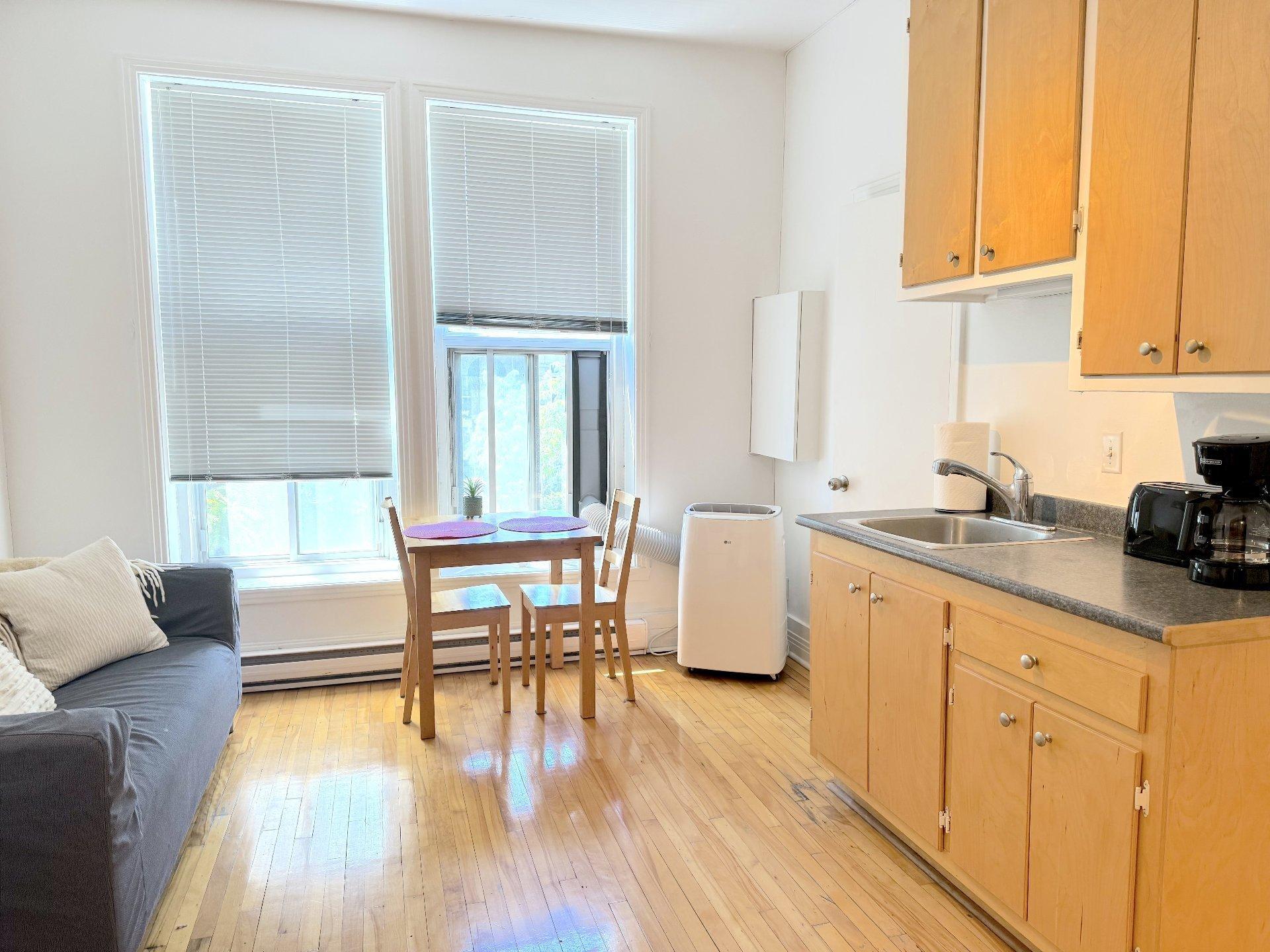 









4001


Rue St-Hubert

, 1,
Montréal (Le Plateau-Mont-Royal),




QC
H2L1B3

