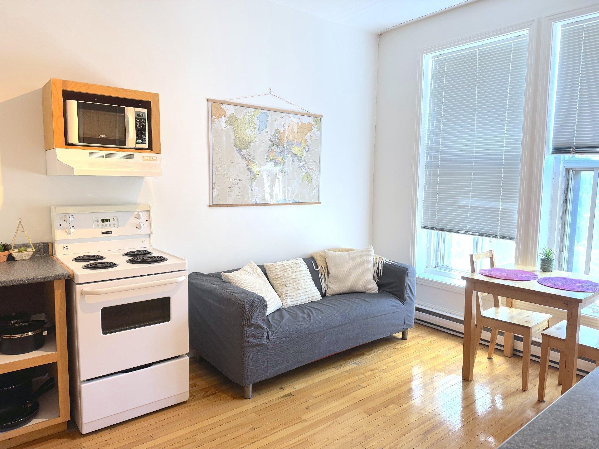 









4001


Rue St-Hubert

, 1,
Montréal (Le Plateau-Mont-Royal),




QC
H2L1B3

