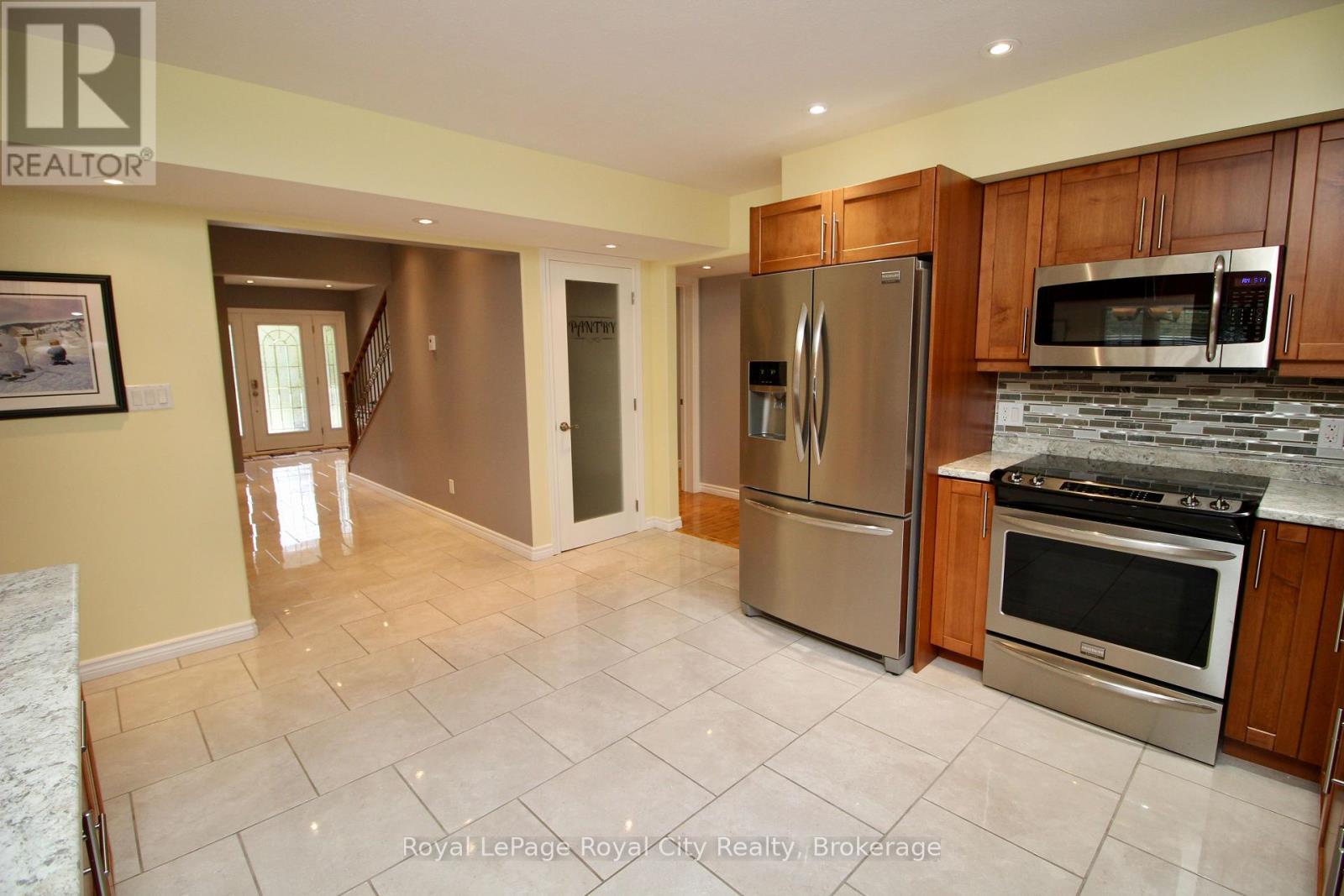 












13 ELGIN STREET

,
Northern Bruce Peninsula,




Ontario
N0H2R0

