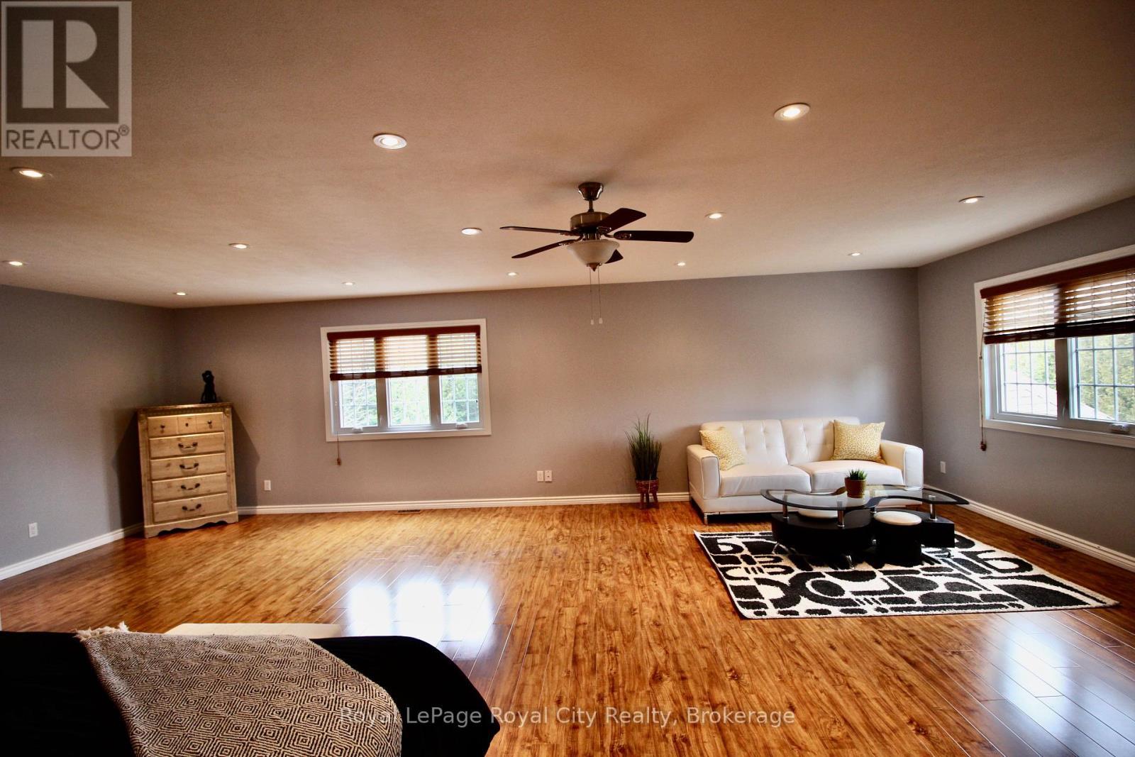 












13 ELGIN STREET

,
Northern Bruce Peninsula,




Ontario
N0H2R0

