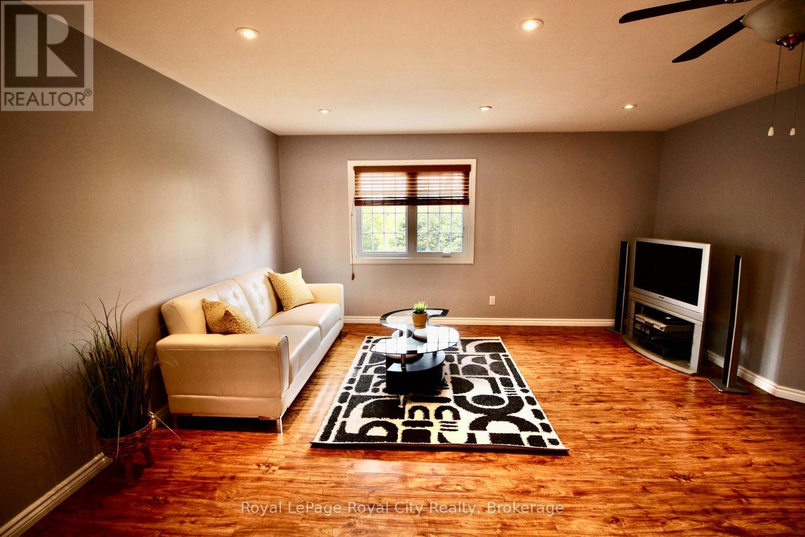 












13 ELGIN STREET

,
Northern Bruce Peninsula,




Ontario
N0H2R0

