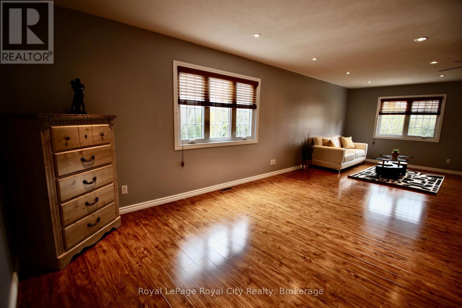 












13 ELGIN STREET

,
Northern Bruce Peninsula,




Ontario
N0H2R0

