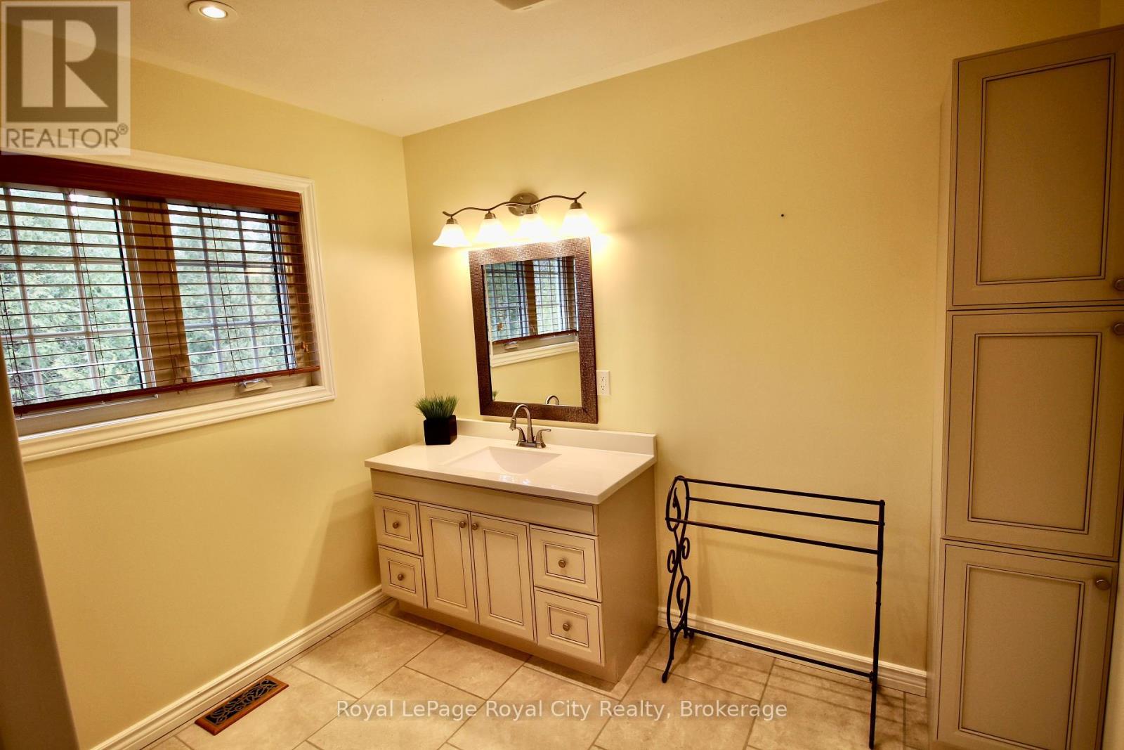 












13 ELGIN STREET

,
Northern Bruce Peninsula,




Ontario
N0H2R0

