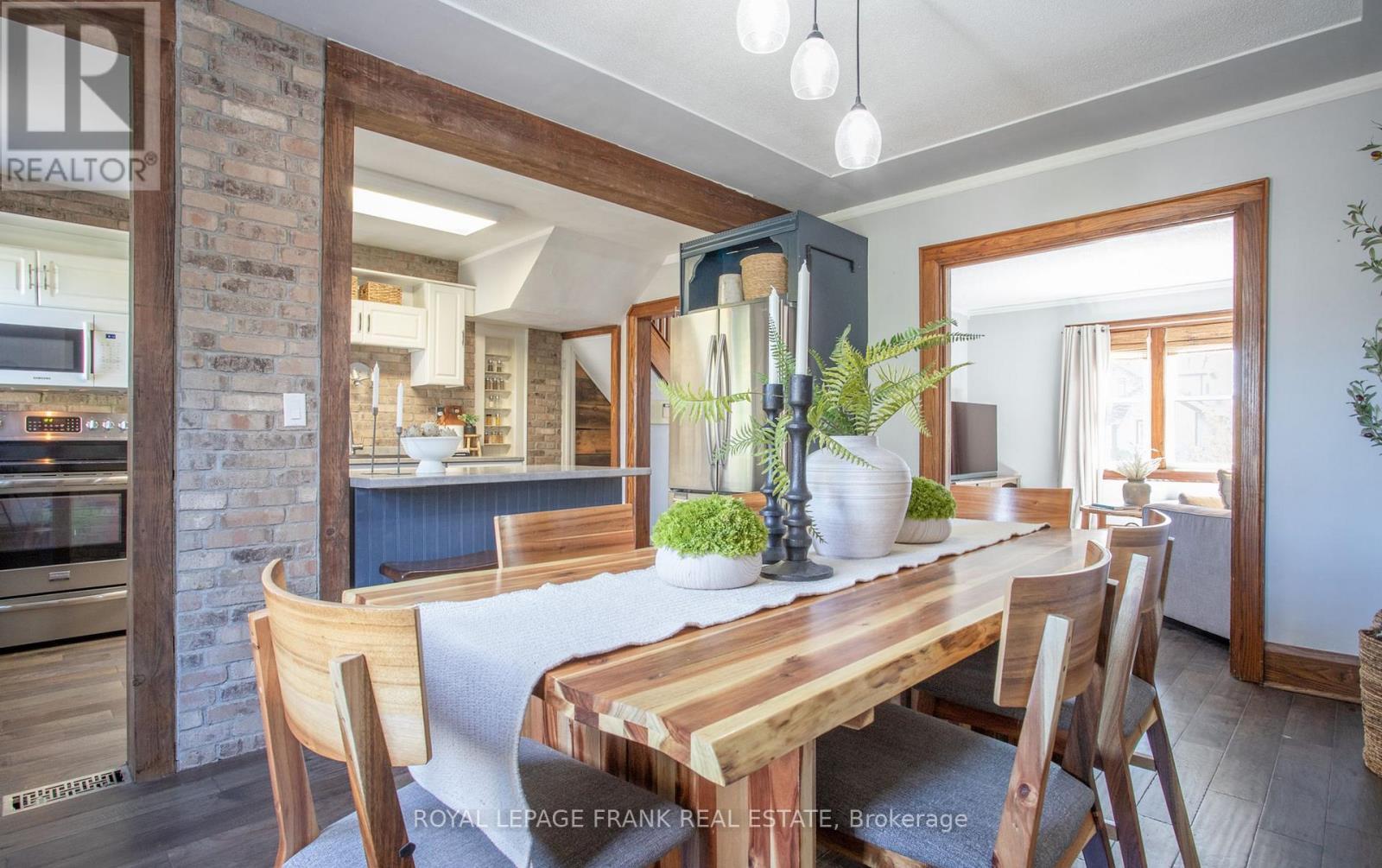












104 MCLAUGHLIN BOULEVARD

,
Oshawa (McLaughlin),




Ontario
L1G2P3

