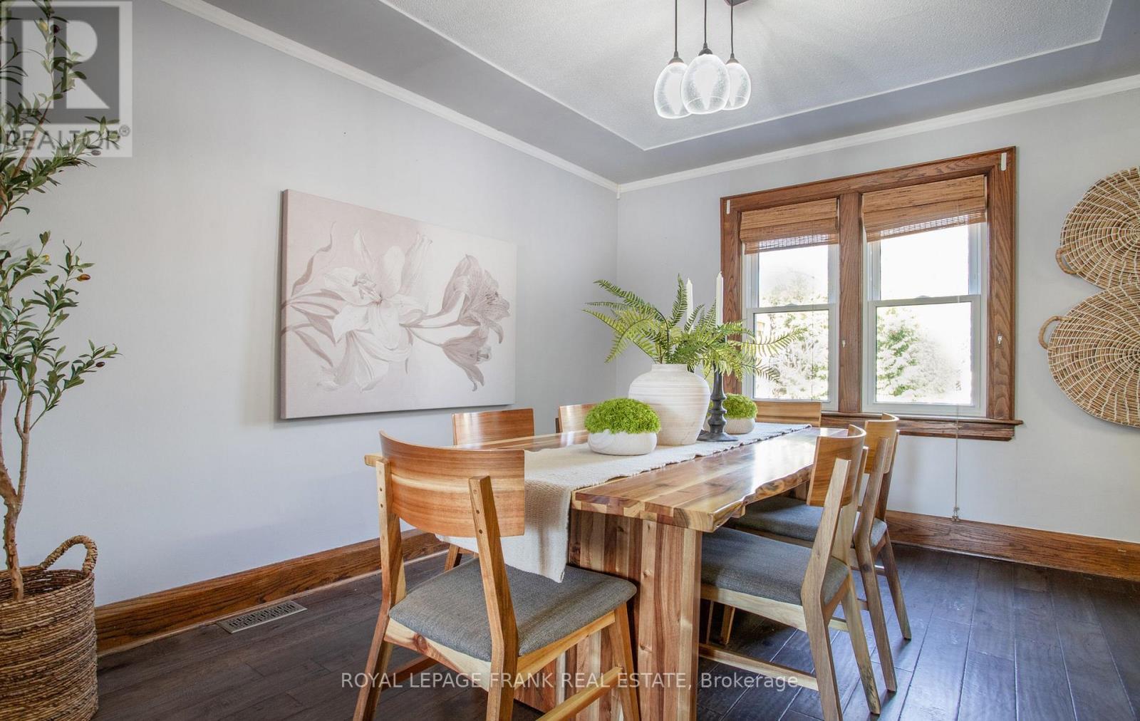 












104 MCLAUGHLIN BOULEVARD

,
Oshawa (McLaughlin),




Ontario
L1G2P3

