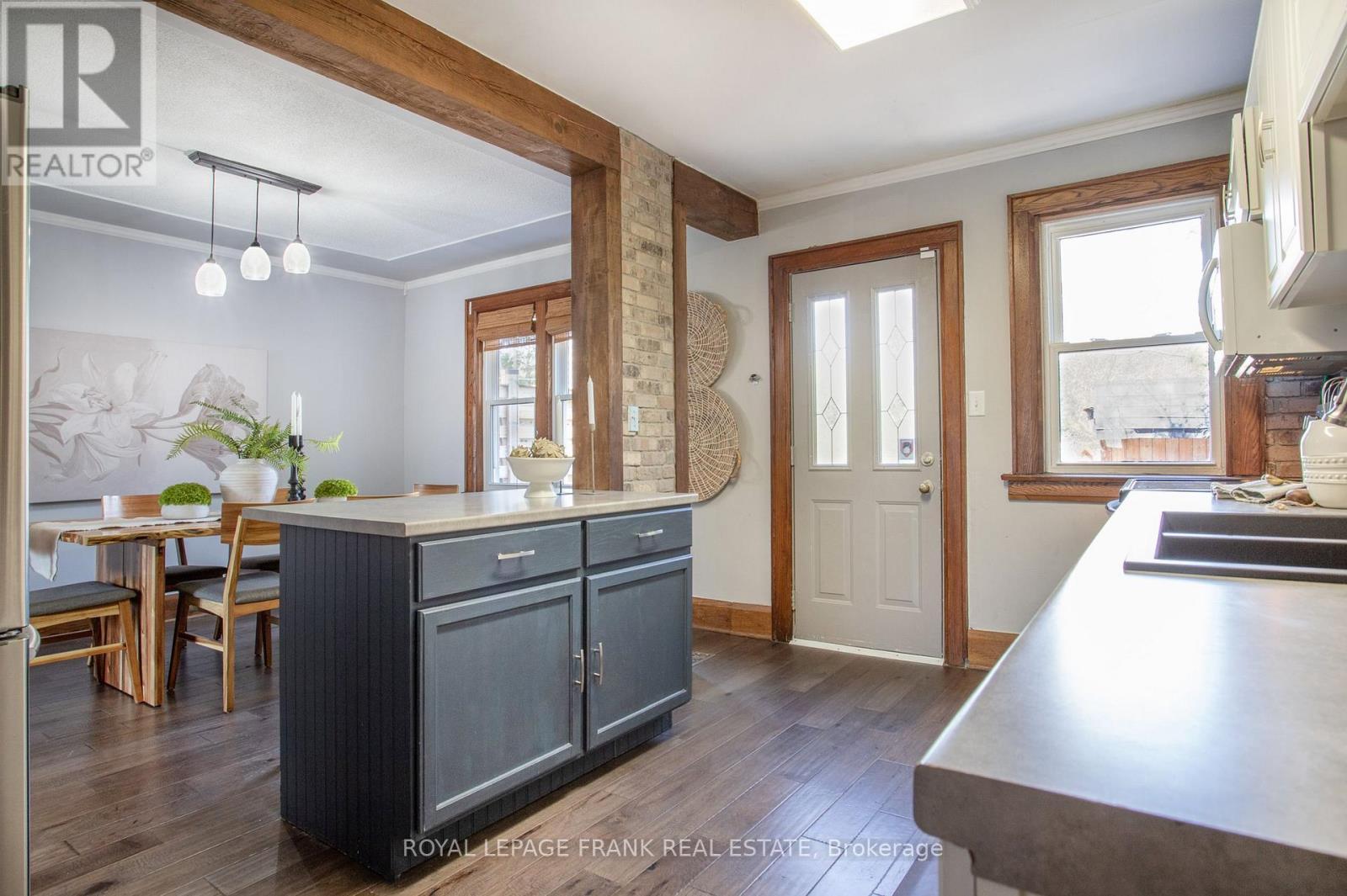 












104 MCLAUGHLIN BOULEVARD

,
Oshawa (McLaughlin),




Ontario
L1G2P3

