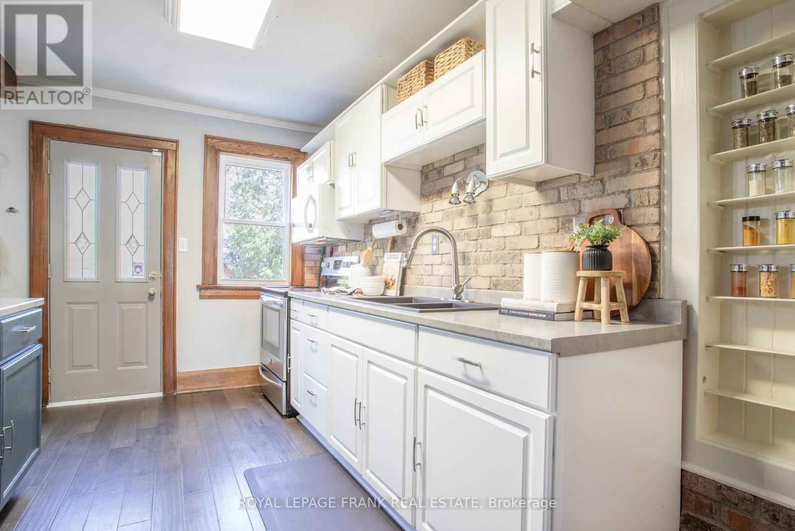 












104 MCLAUGHLIN BOULEVARD

,
Oshawa (McLaughlin),




Ontario
L1G2P3

