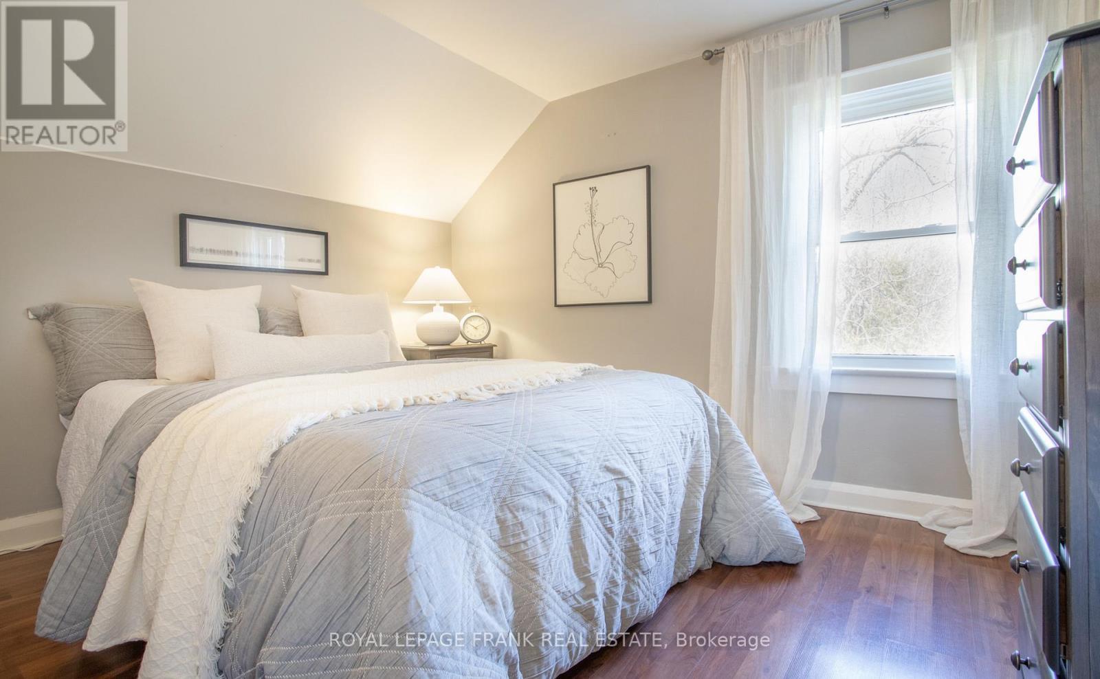 












104 MCLAUGHLIN BOULEVARD

,
Oshawa (McLaughlin),




Ontario
L1G2P3

