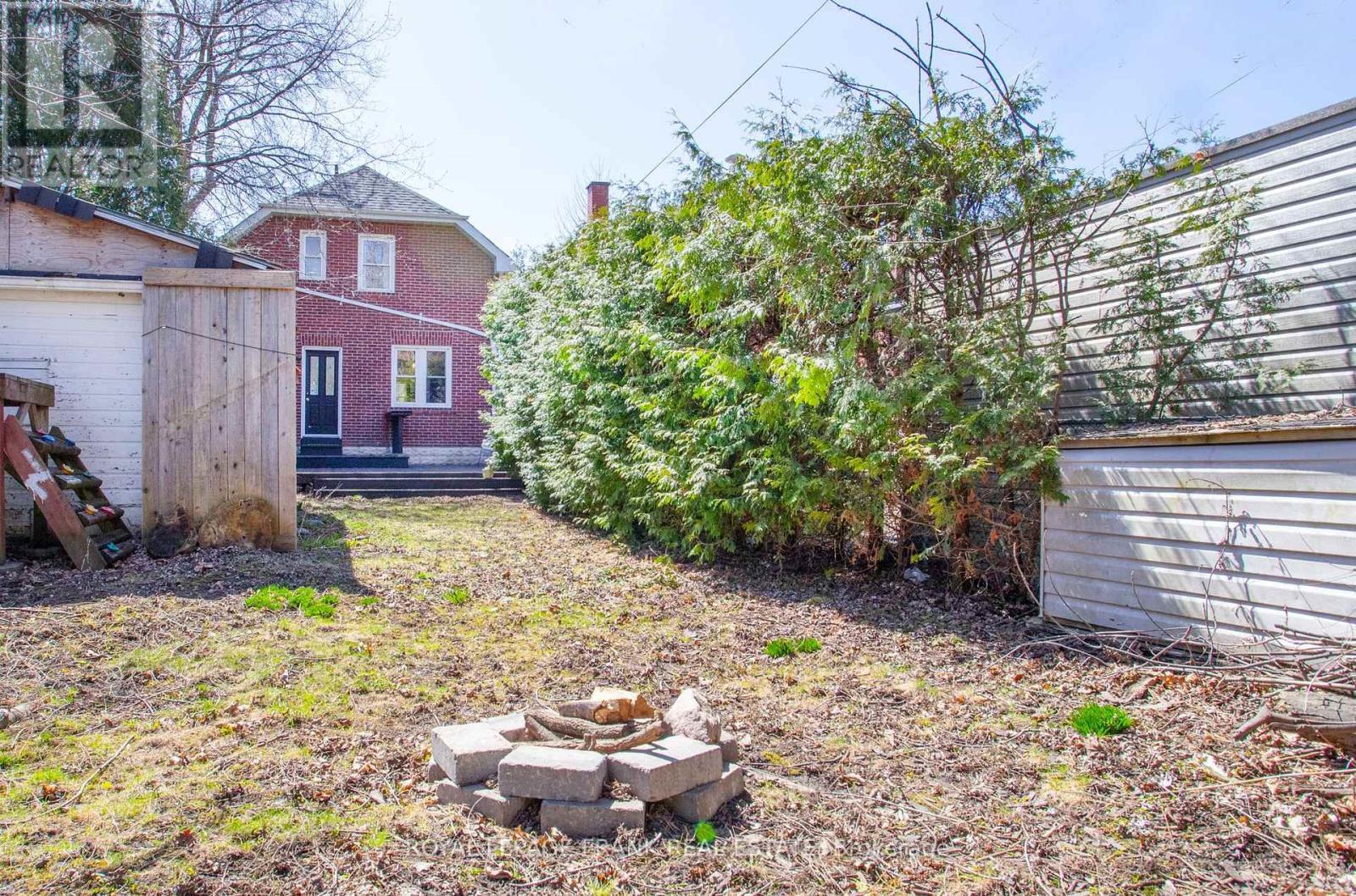 












104 MCLAUGHLIN BOULEVARD

,
Oshawa (McLaughlin),




Ontario
L1G2P3

