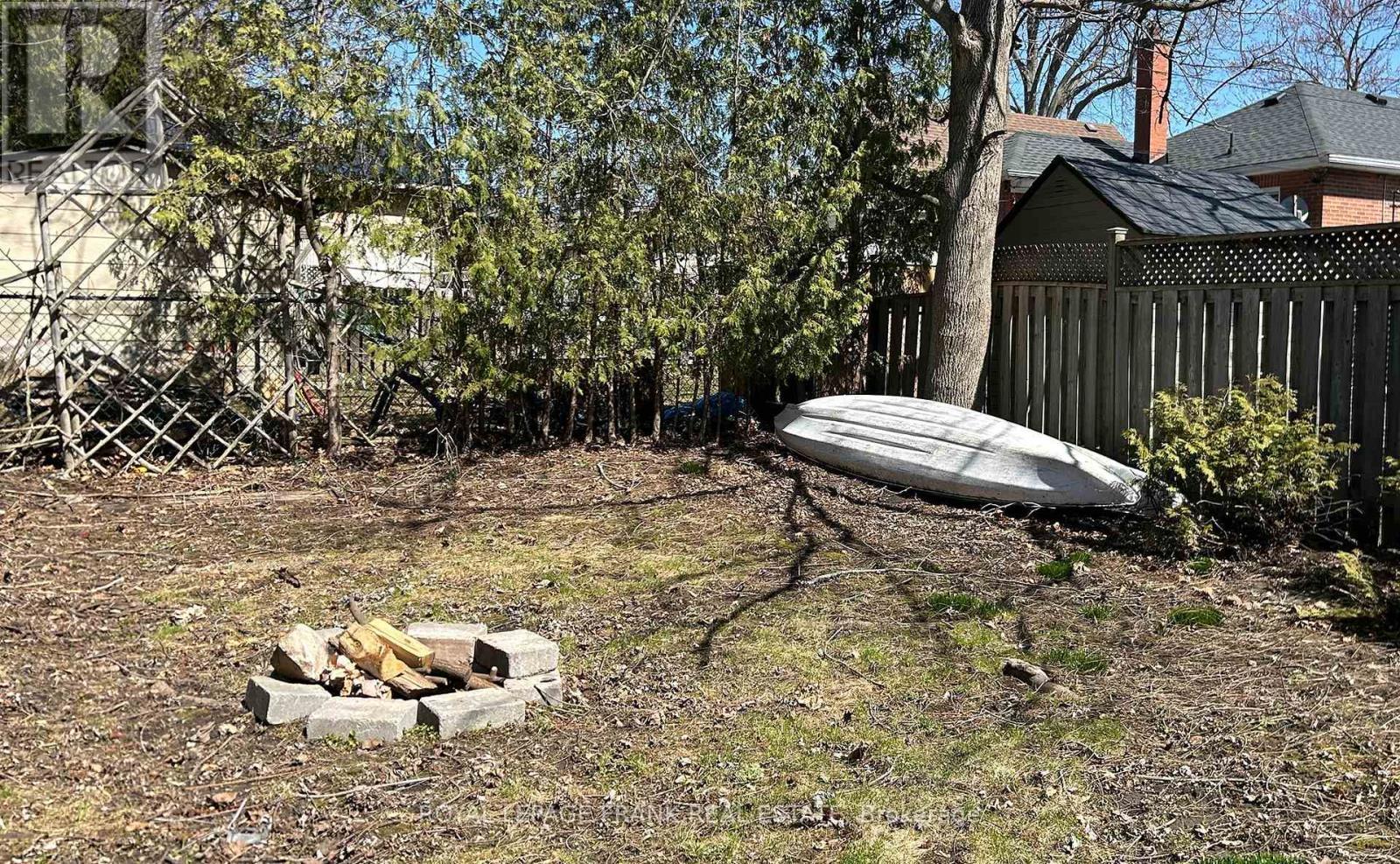 












104 MCLAUGHLIN BOULEVARD

,
Oshawa (McLaughlin),




Ontario
L1G2P3

