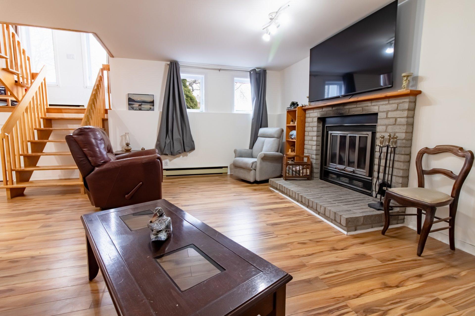 









3615


Côte Rosemont

,
Trois-Rivières,




QC
G8Y6G4

