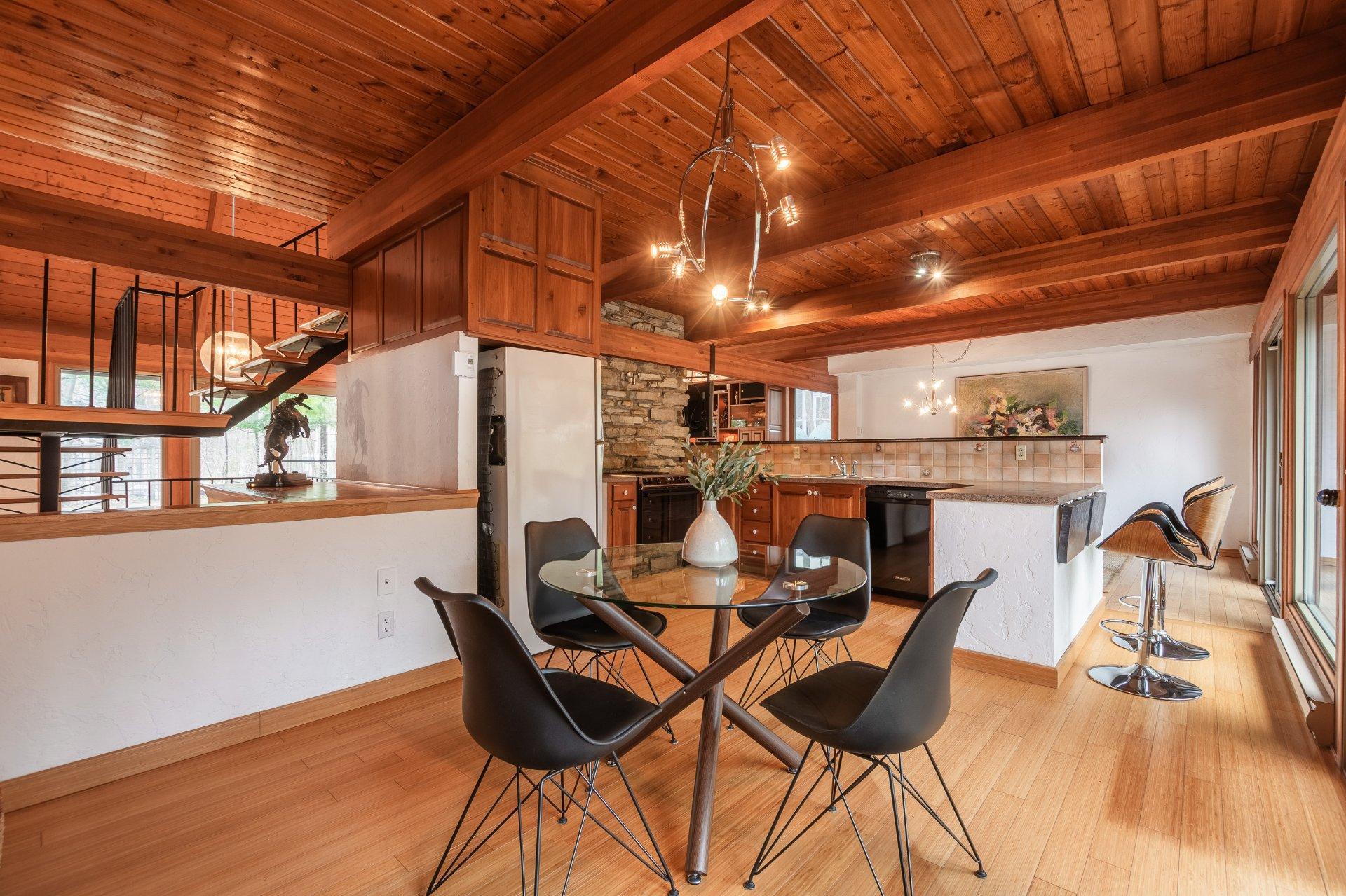 









821


Place des Grands-Ducs

,
Saint-Bruno-de-Montarville,




QC
J3V6E4

