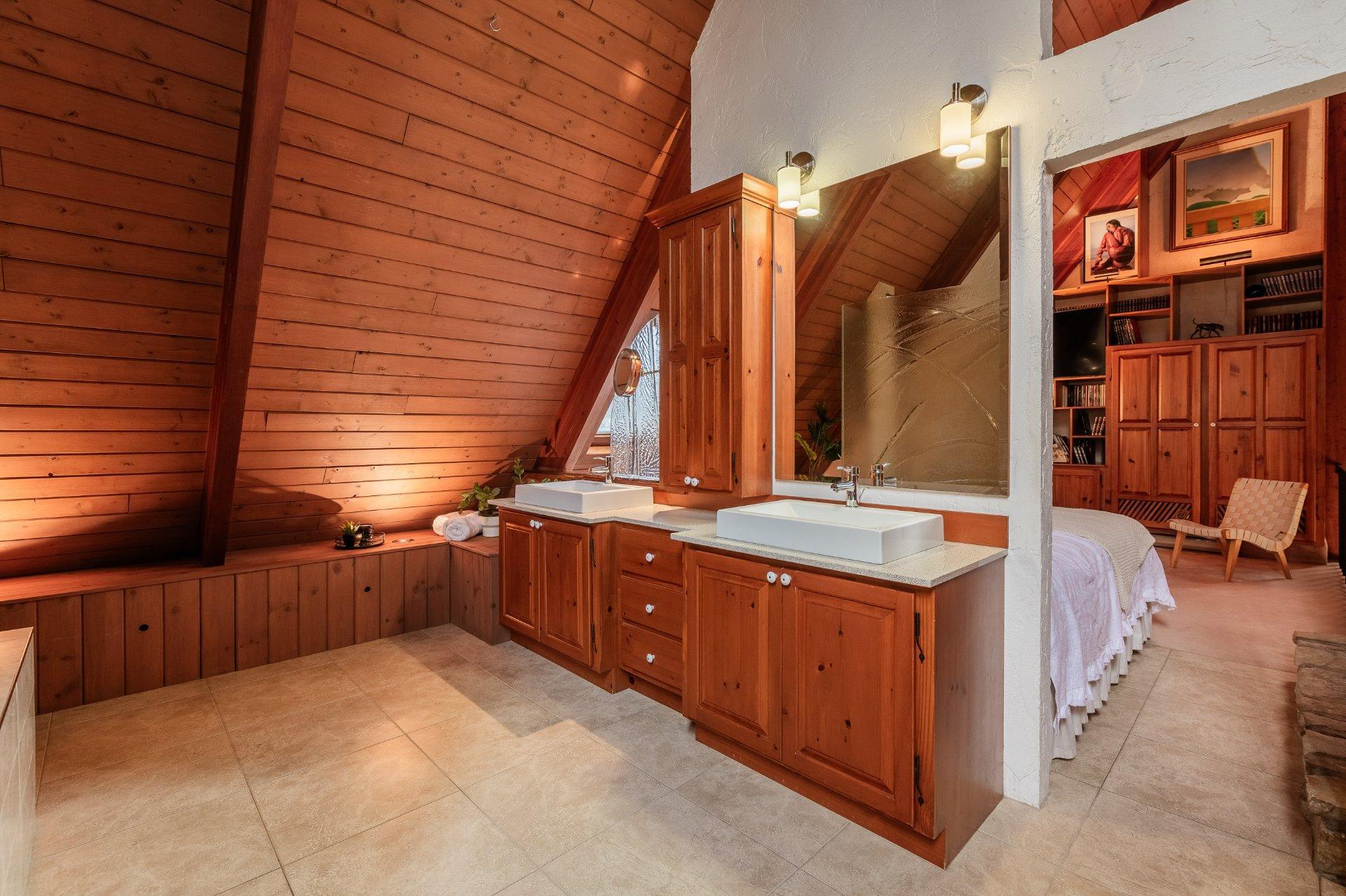 









821


Place des Grands-Ducs

,
Saint-Bruno-de-Montarville,




QC
J3V6E4

