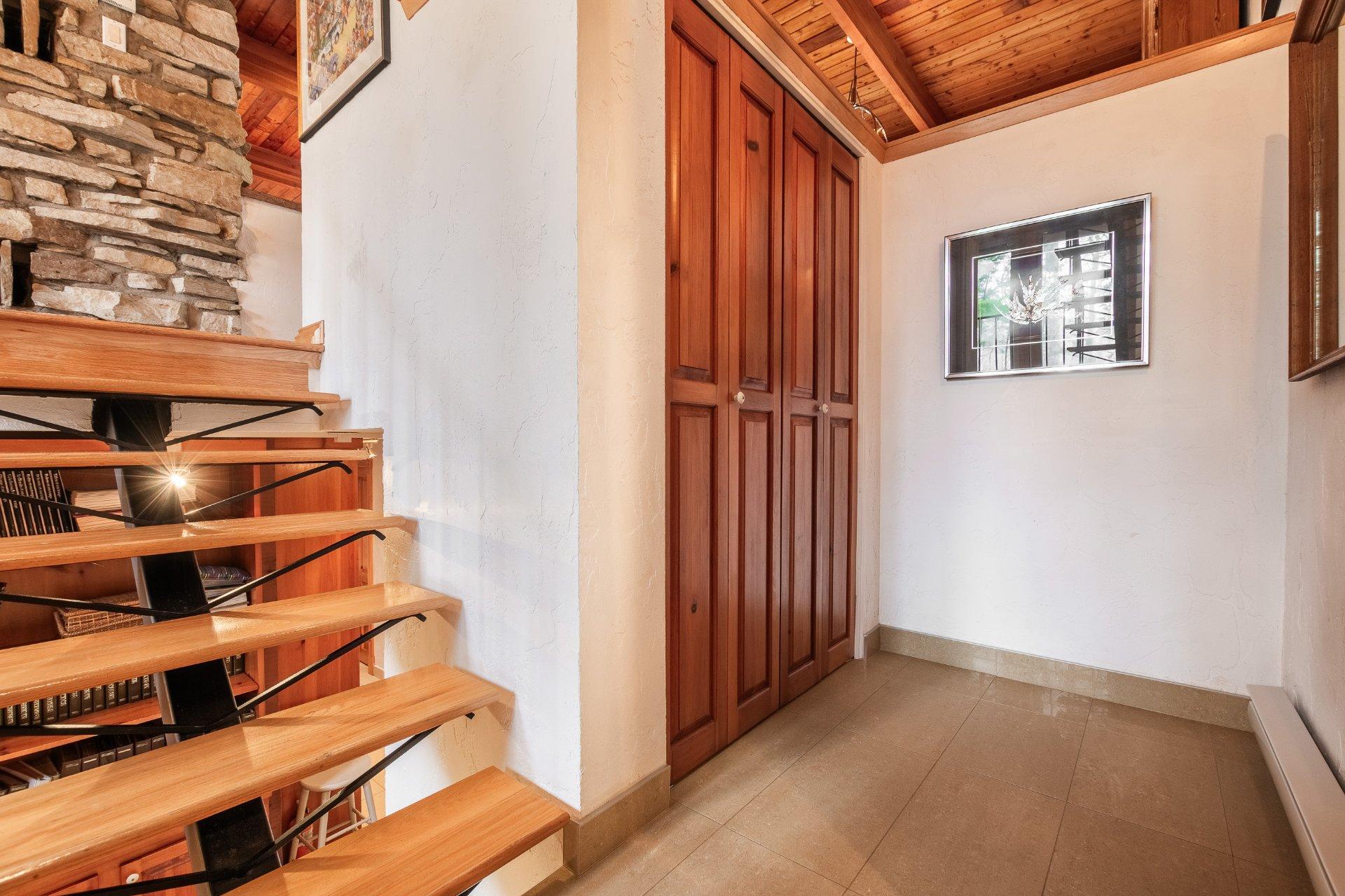 









821


Place des Grands-Ducs

,
Saint-Bruno-de-Montarville,




QC
J3V6E4

