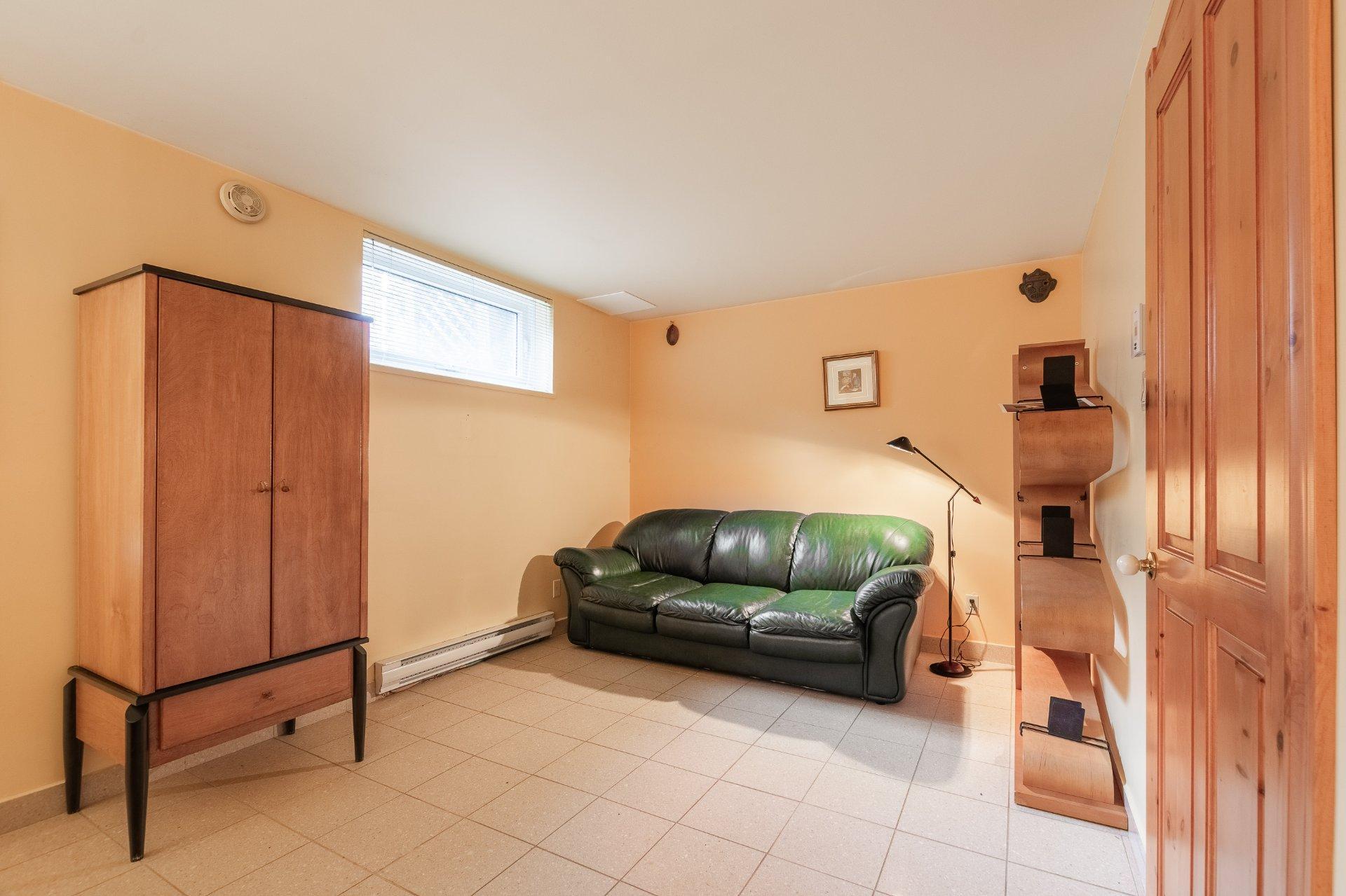 









821


Place des Grands-Ducs

,
Saint-Bruno-de-Montarville,




QC
J3V6E4

