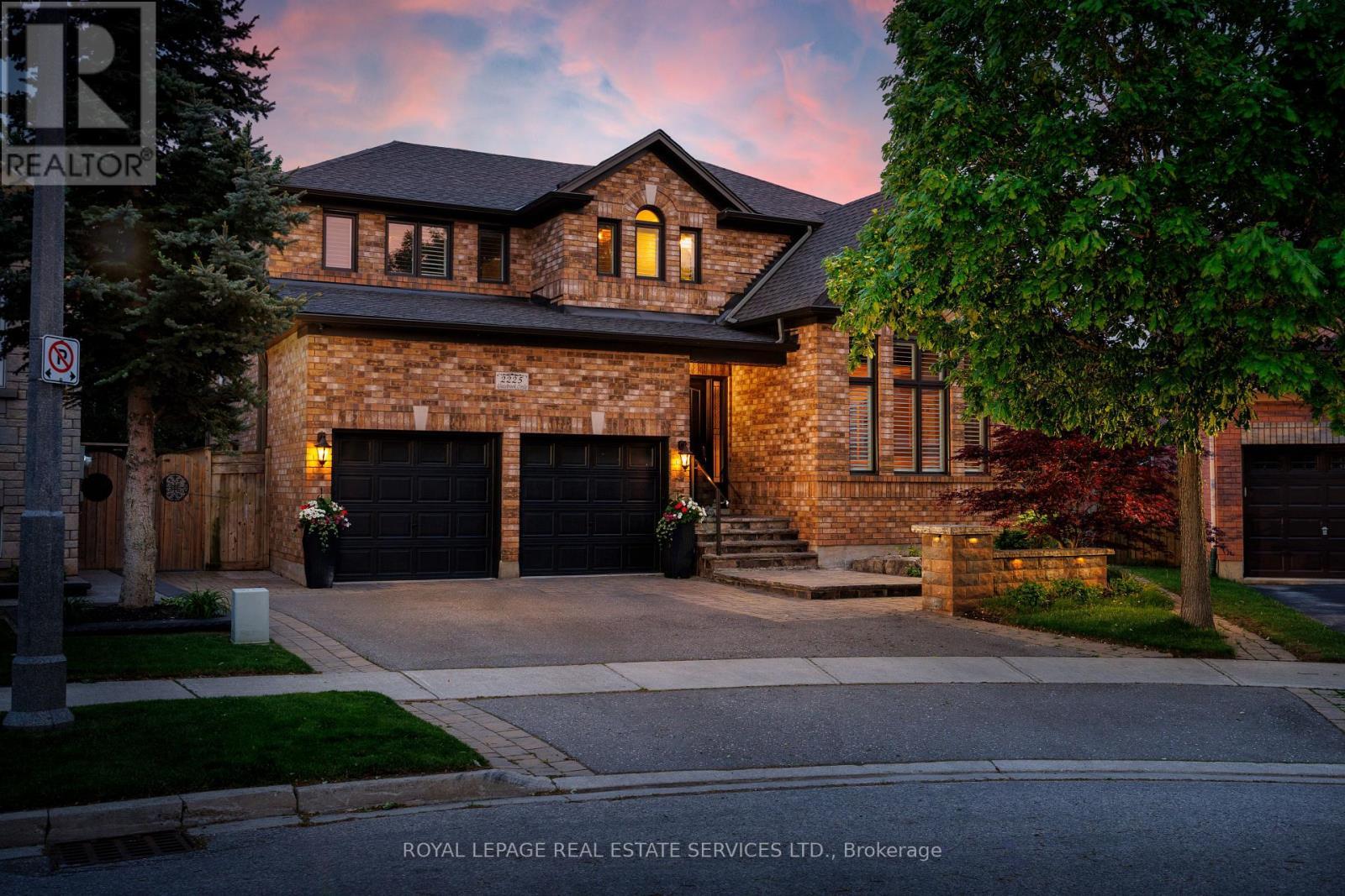 












2225 GLAZEBROOK CIRCLE

,
Oakville,




Ontario
L6M5B5

