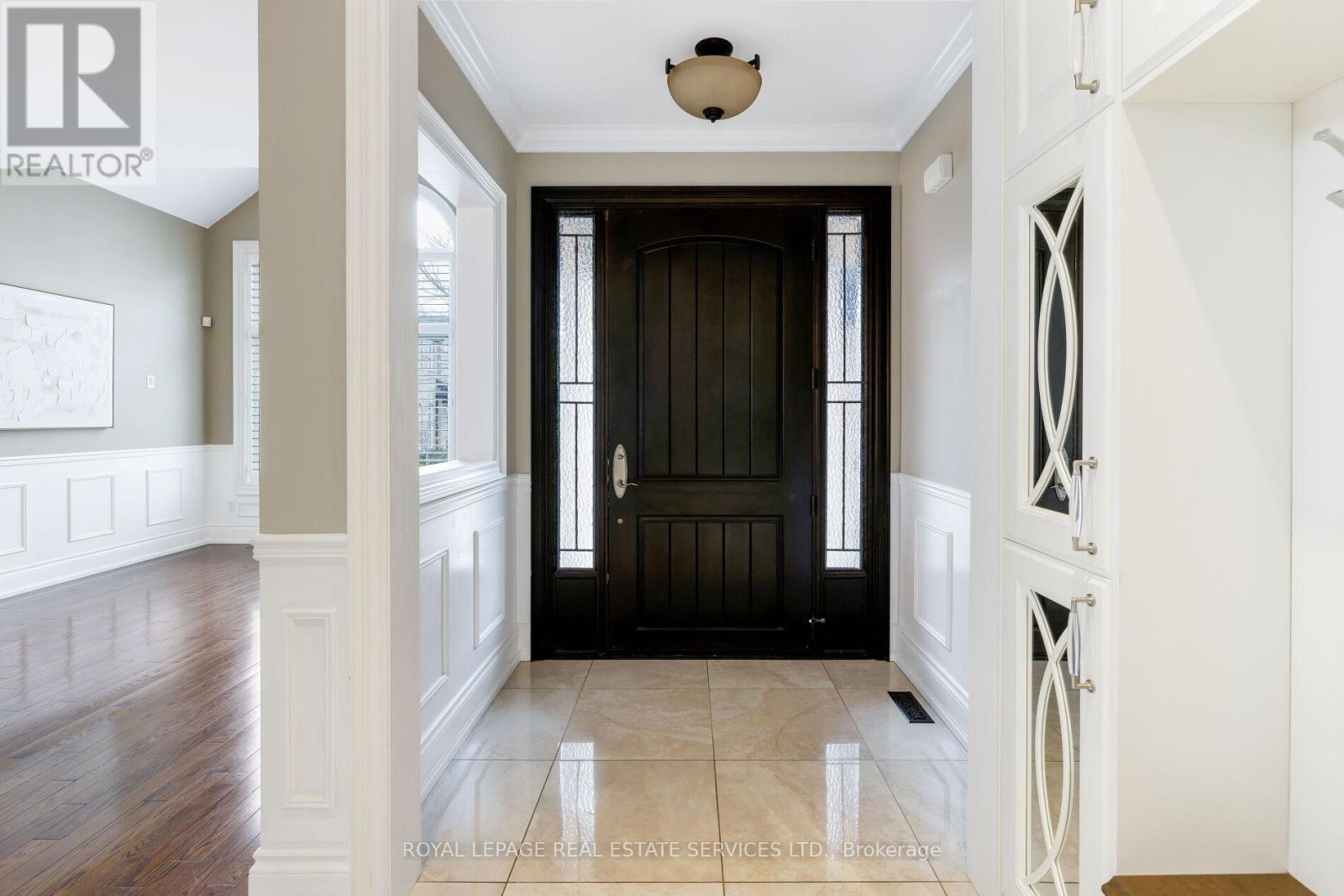 












2225 GLAZEBROOK CIRCLE

,
Oakville,




Ontario
L6M5B5


