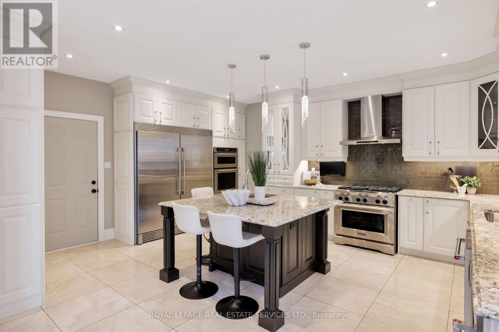 












2225 GLAZEBROOK CIRCLE

,
Oakville,




Ontario
L6M5B5

